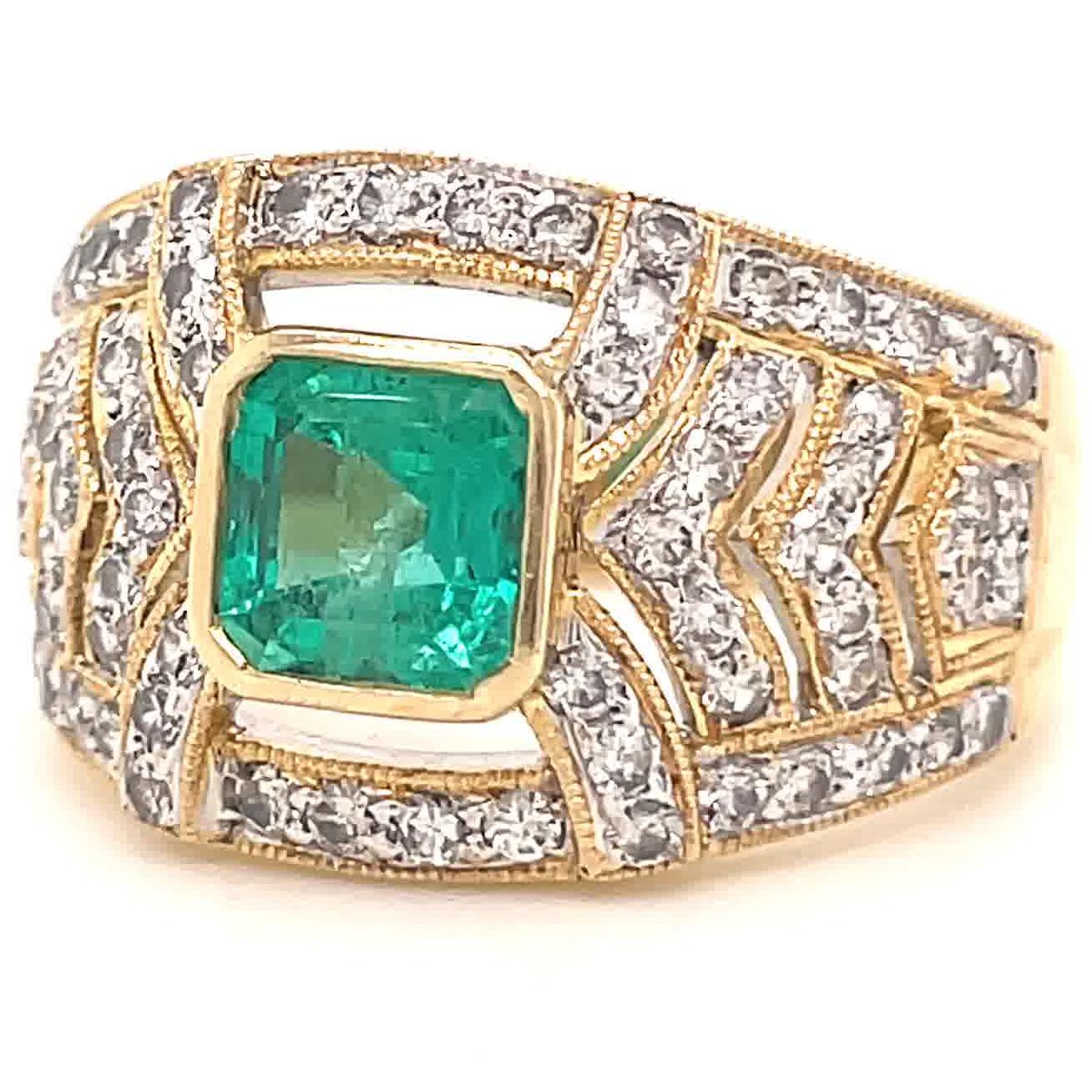 Vintage Emerald Diamond 18 Karat Gold Ring In Excellent Condition In Beverly Hills, CA
