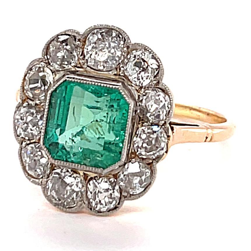 Vintage Emerald Diamond 18 Karat Gold Ring In Excellent Condition In Beverly Hills, CA