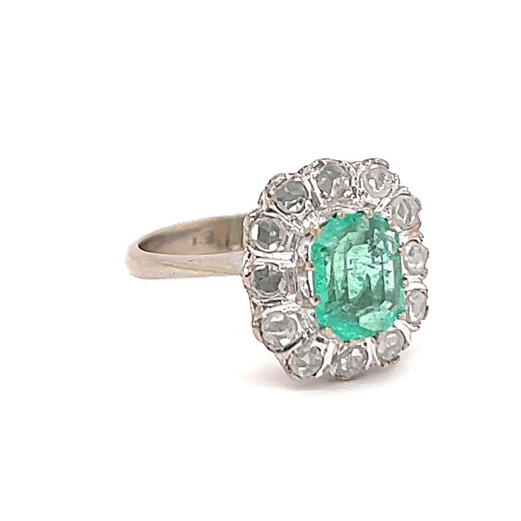Vintage 1.15 Carat Emerald Diamond 18 Karat White Gold Cluster Ring In Excellent Condition For Sale In Beverly Hills, CA