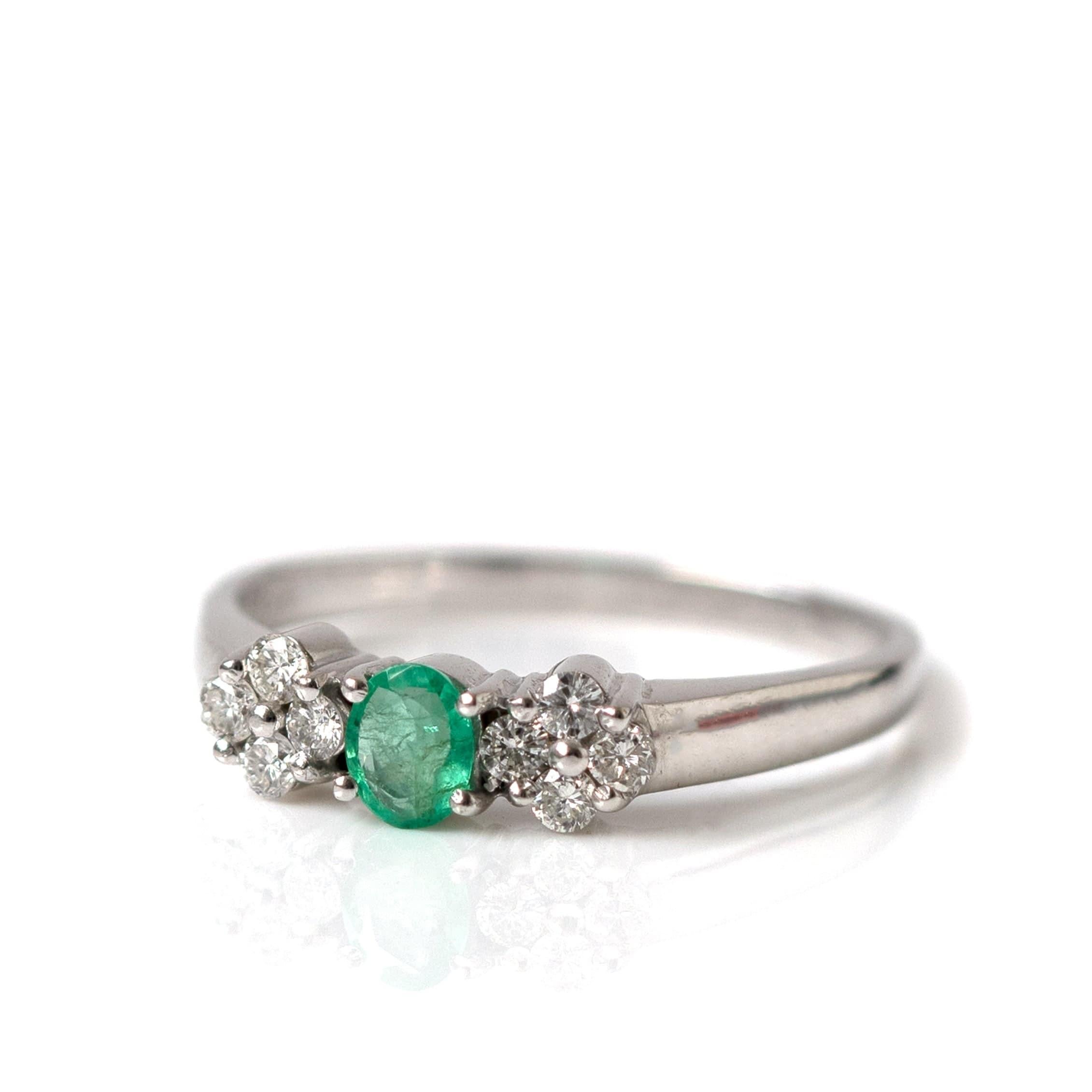 Oval Cut Vintage Emerald Diamond 18 Carat White Gold Ring For Sale