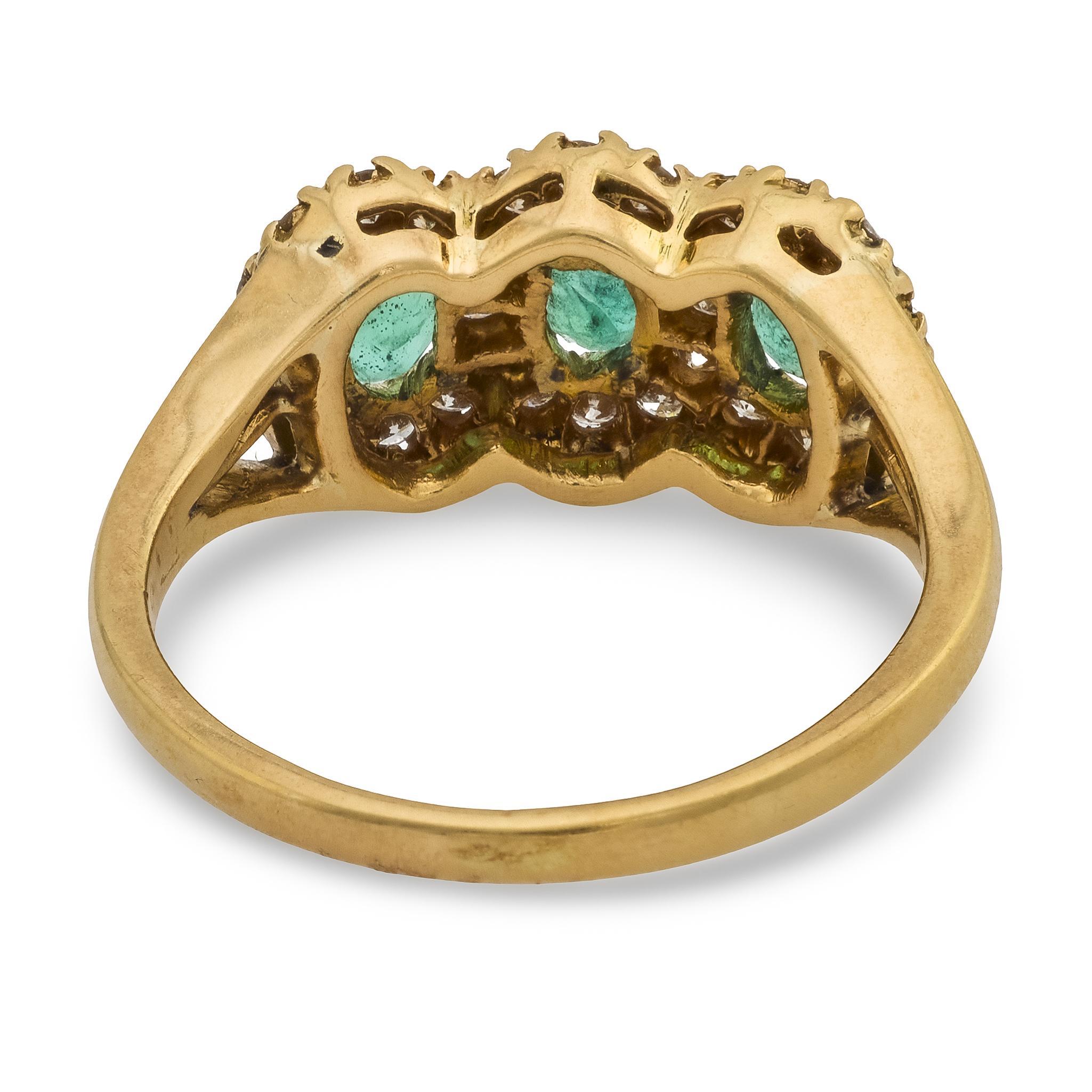 Vintage emerald diamond 18k yellow gold 3 stone ring Pour femmes en vente