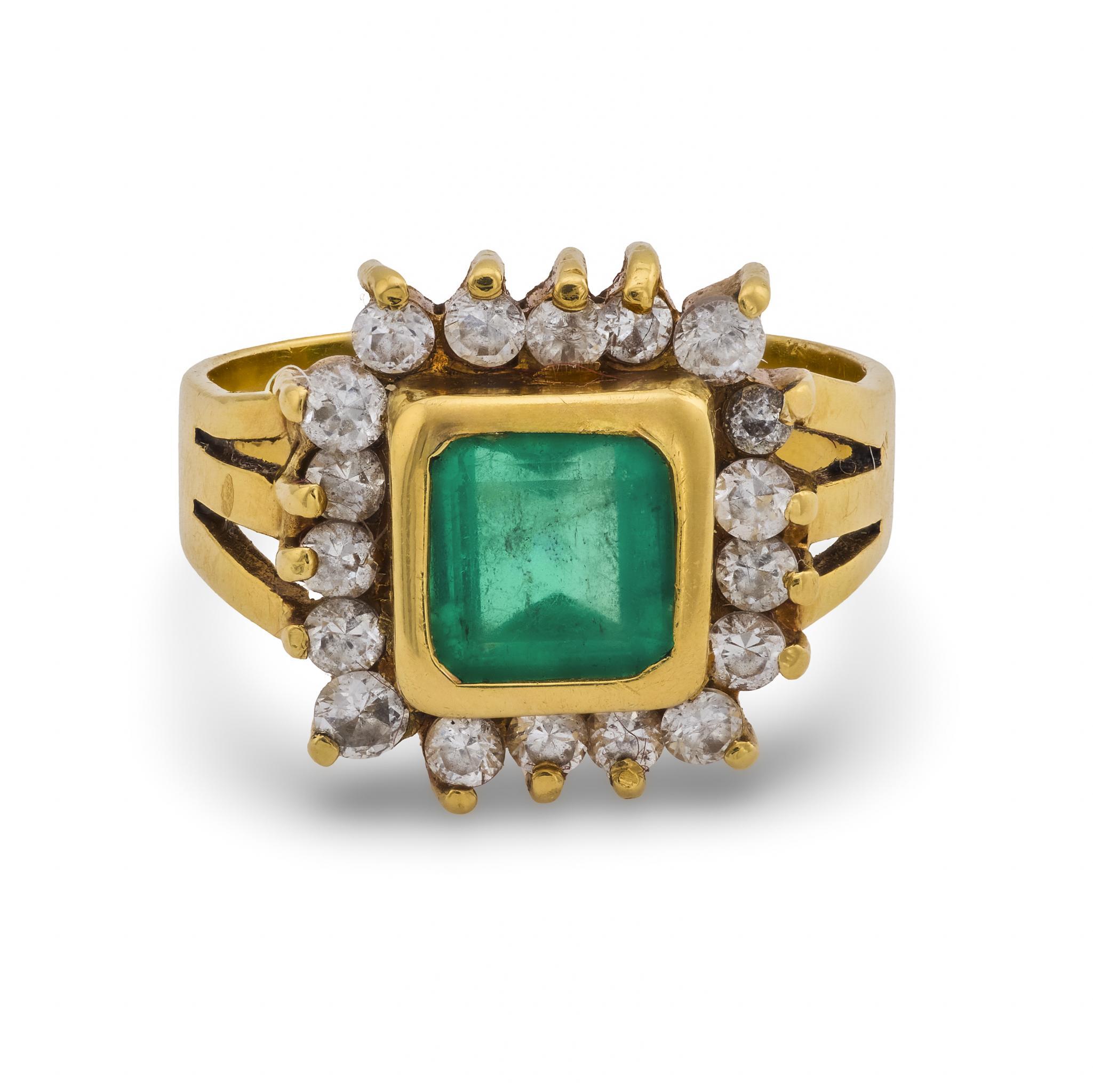 Contemporain Bague vintage en or jaune 18k avec émeraude et diamant en vente