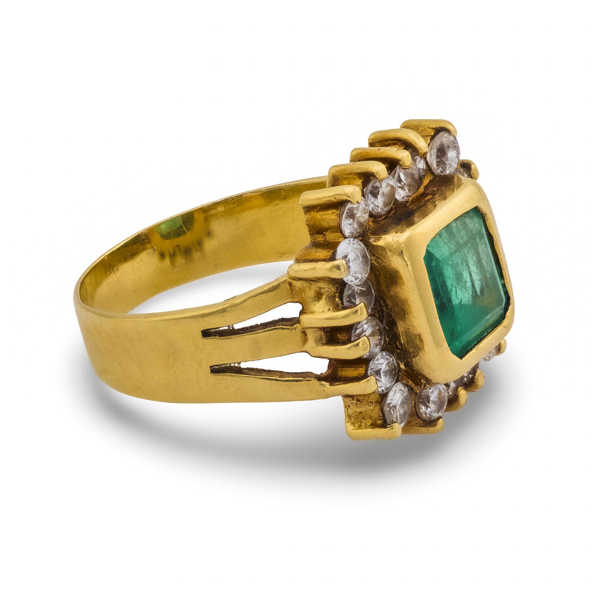 Bague vintage en or jaune 18k avec émeraude et diamant Bon état - En vente à Beverly Hills, CA