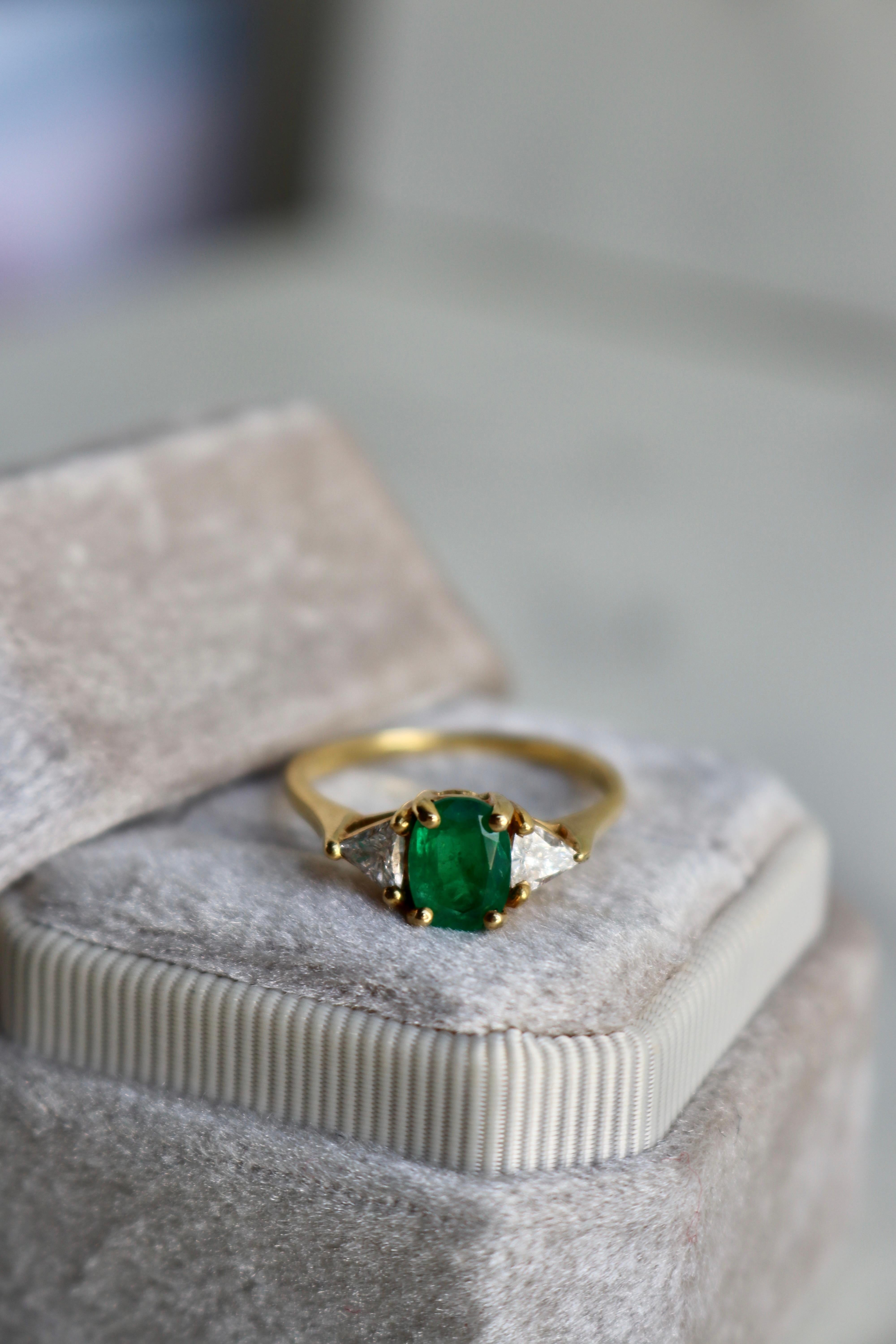 Vintage Emerald Diamond 18k Yellow Gold Ring For Sale 1