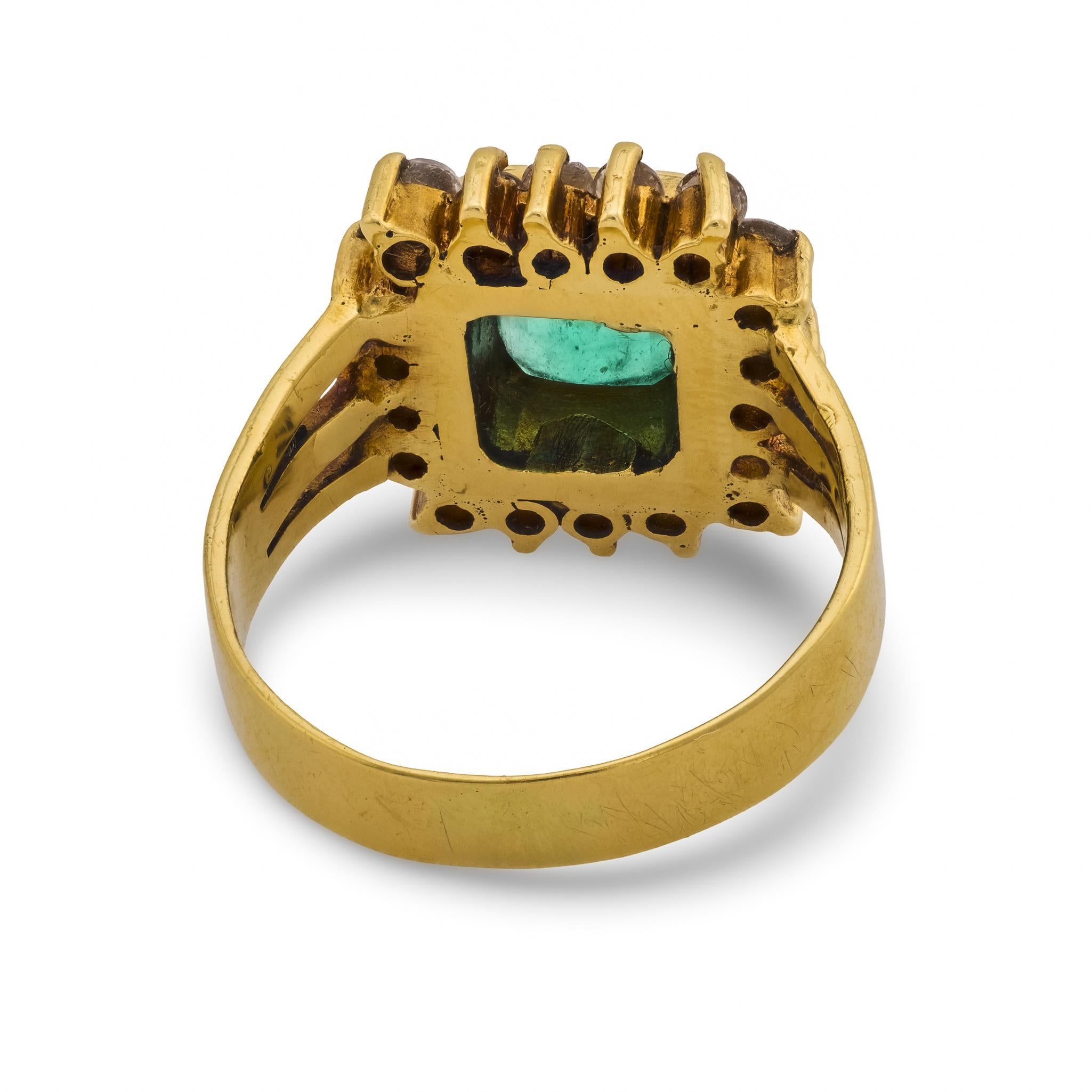 Bague vintage en or jaune 18k avec émeraude et diamant Pour femmes en vente