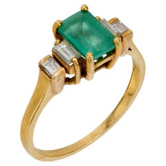Anello vintage con smeraldo e diamante in oro giallo 18 carati