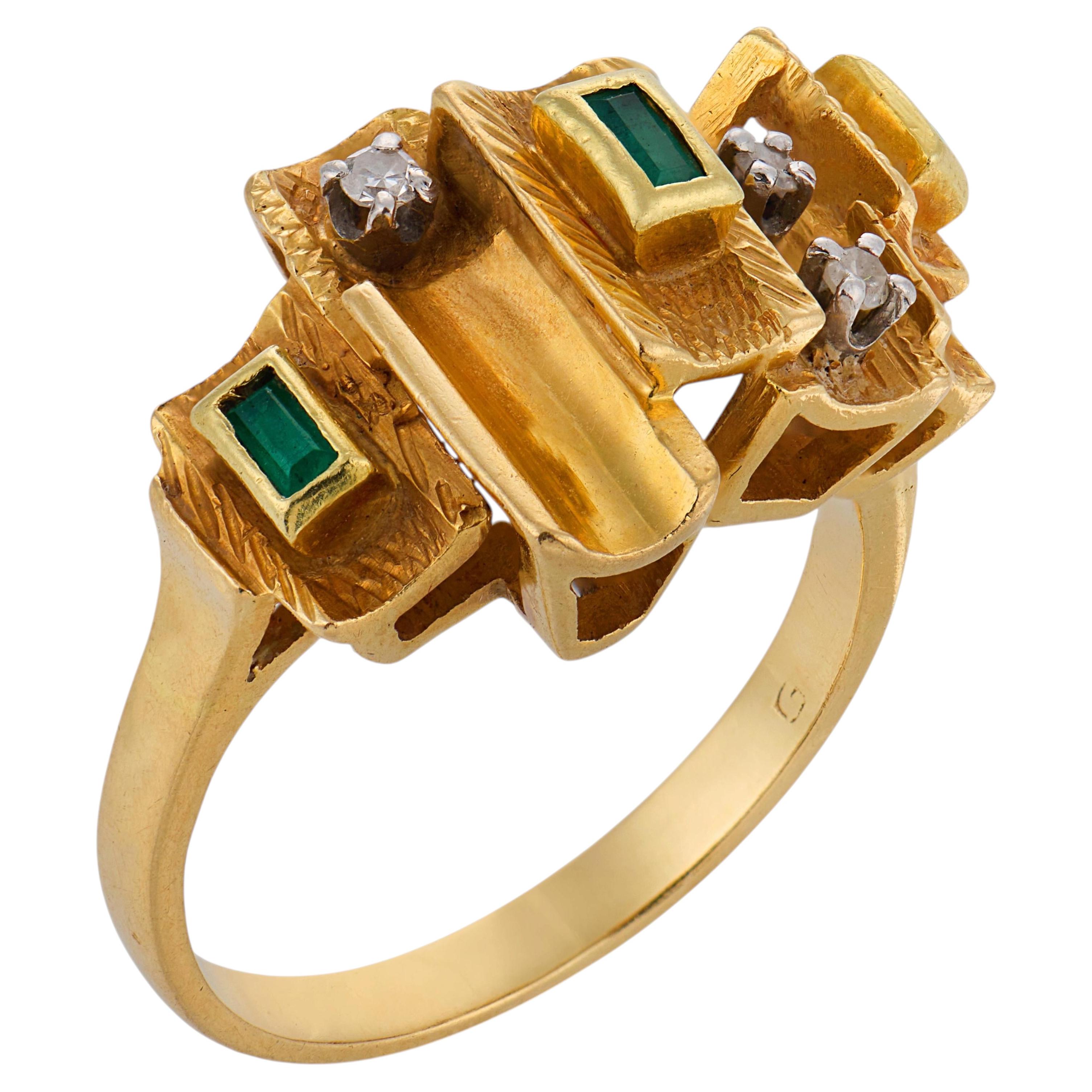 Vintage emerald diamond 18k yellow gold ring For Sale
