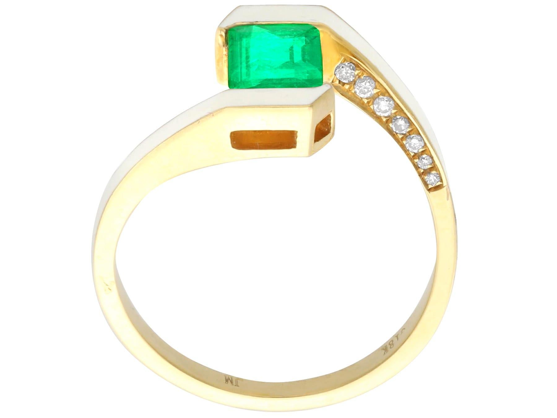 Women's or Men's Vintage Emerald Diamond and Enamel Yellow Gold Twist Ring For Sale