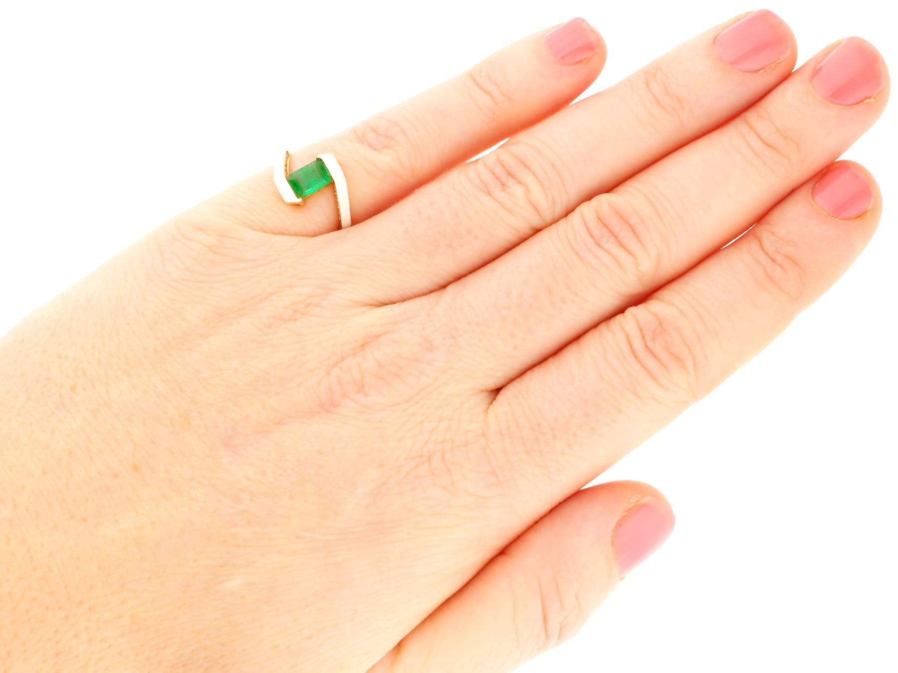 Vintage Emerald Diamond and Enamel Yellow Gold Twist Ring For Sale 1