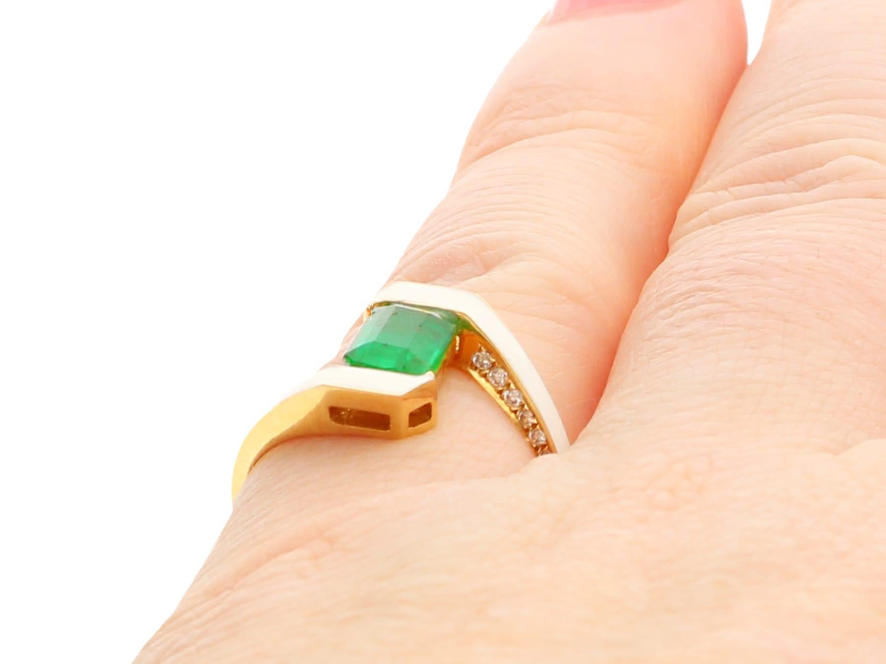 Vintage Emerald Diamond and Enamel Yellow Gold Twist Ring For Sale 3