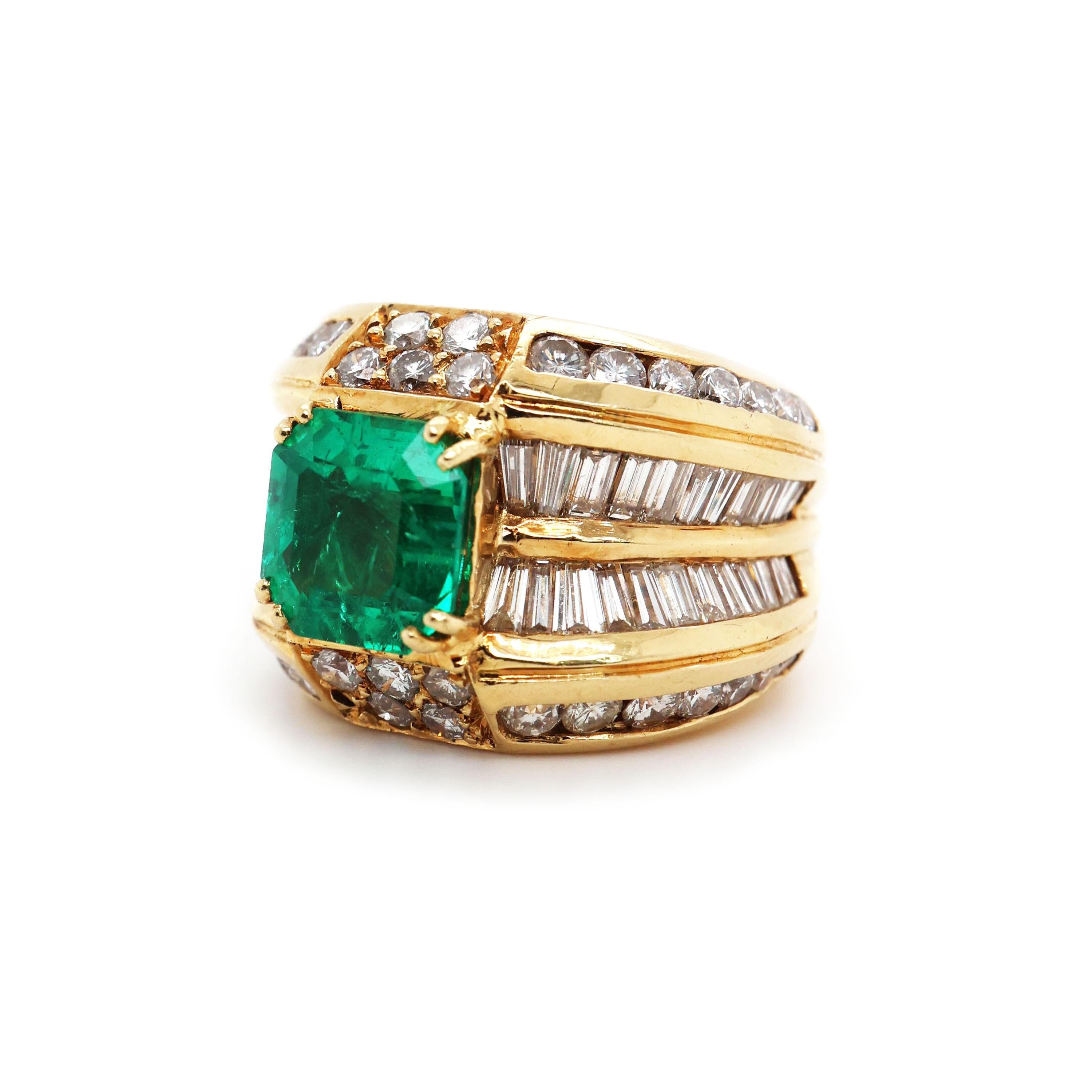 Vintage Emerald Diamond and Gold Ring, 3.00 Carats, Circa 1987 In Good Condition In London, GB