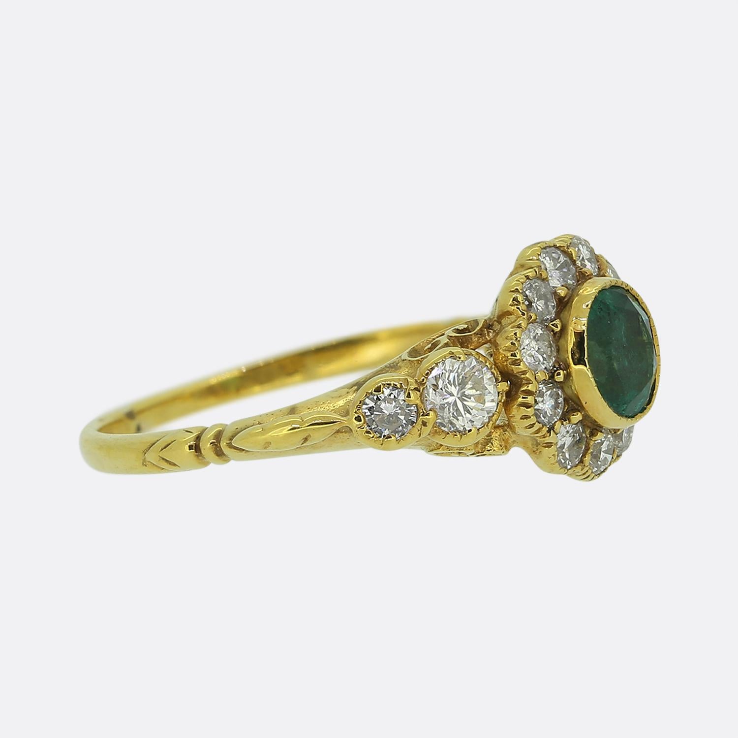 Round Cut Vintage Emerald Diamond Cluster Ring For Sale