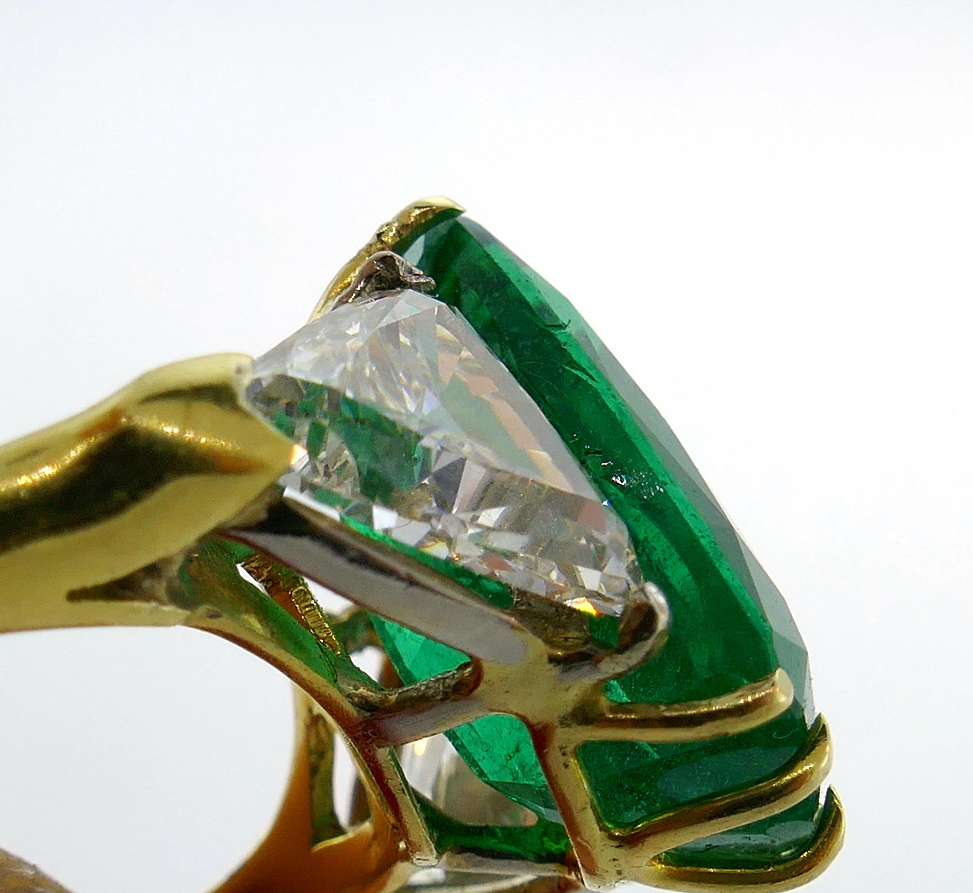 Vintage Emerald Diamond Gold Three-Stone Ring 6