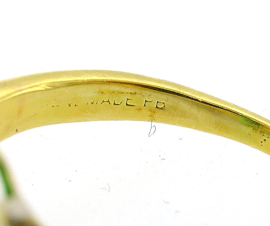 Vintage Emerald Diamond Gold Three-Stone Ring 9