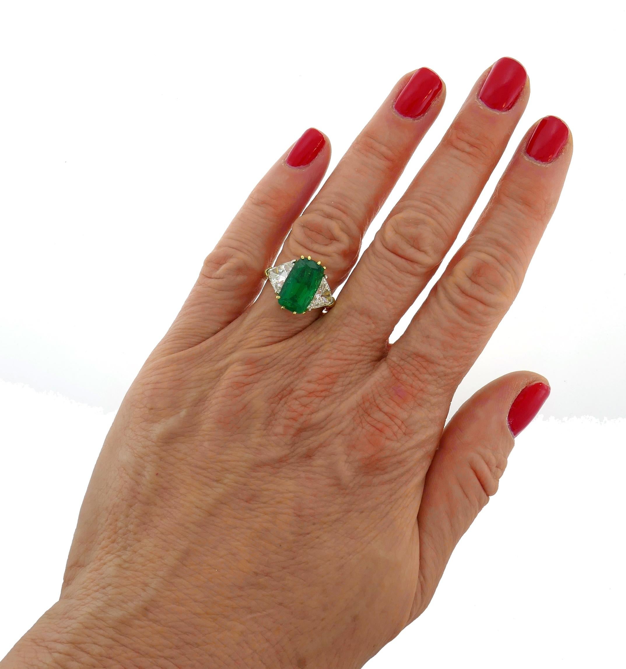 Vintage Emerald Diamond Gold Three-Stone Ring 4