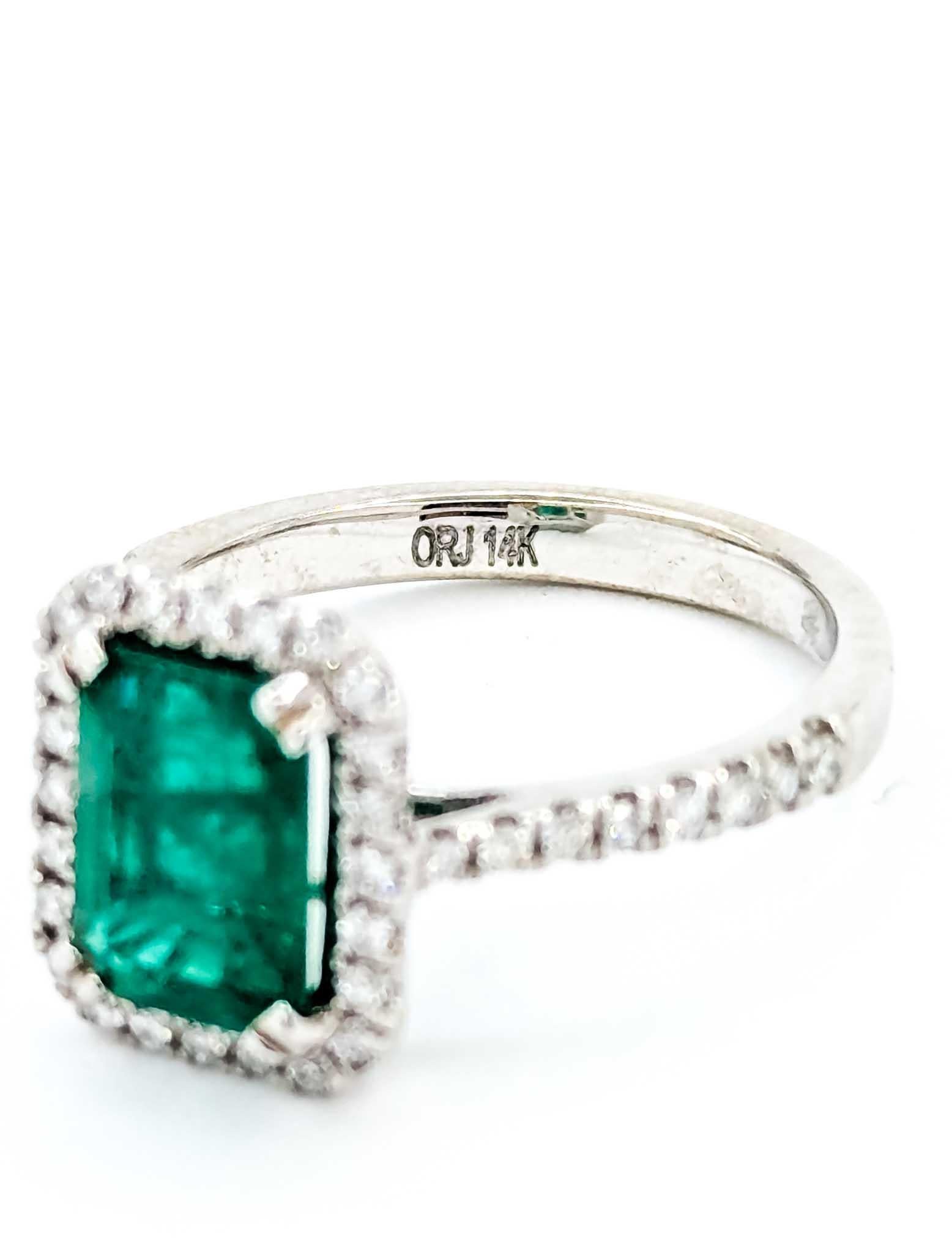 Vintage Emerald Diamond Halo Ring in 14k White Gold For Sale 3