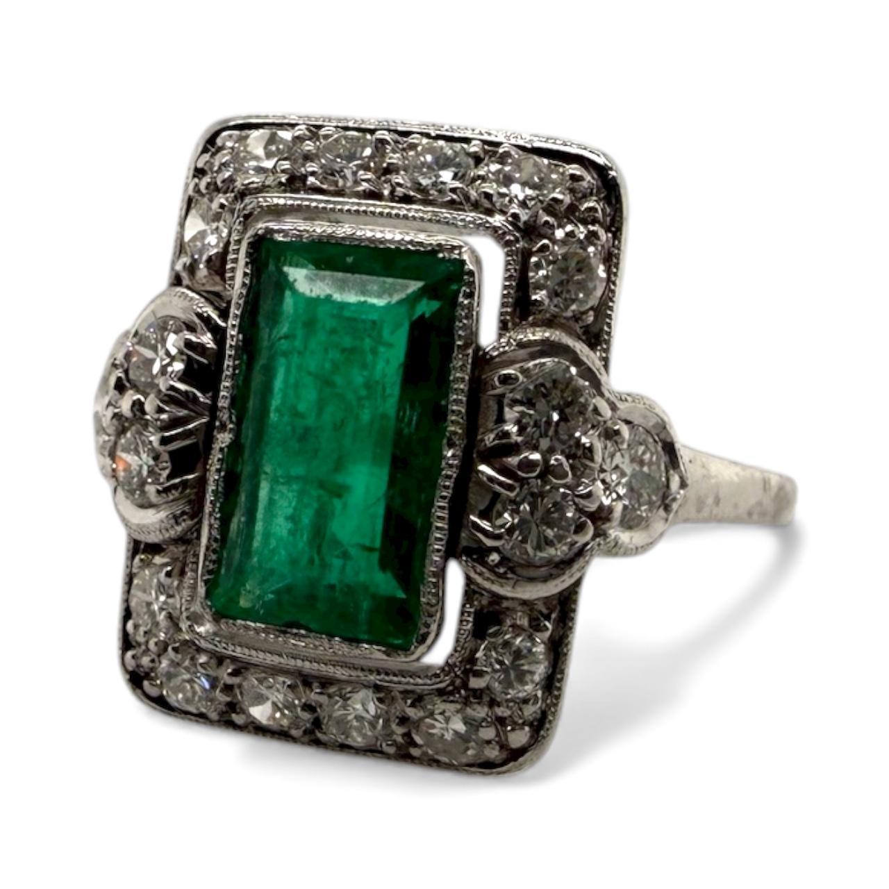 Anello da cocktail in platino con smeraldo e diamante vintage GIA In condizioni buone in vendita a Montgomery, AL