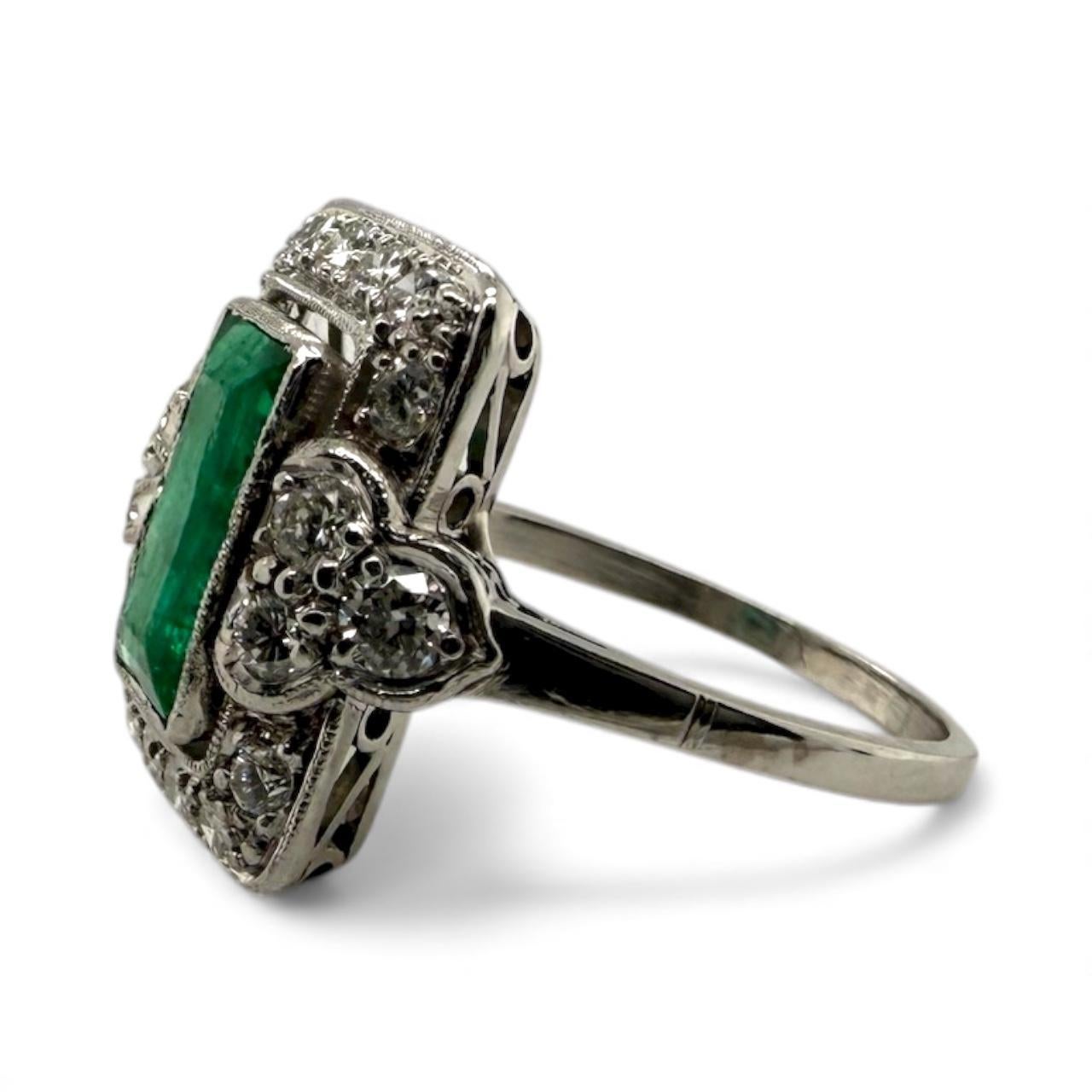 Anello da cocktail in platino con smeraldo e diamante vintage GIA in vendita 1