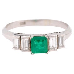 Vintage Smaragd-Diamant-Platin-Ring mit fünf Steinen