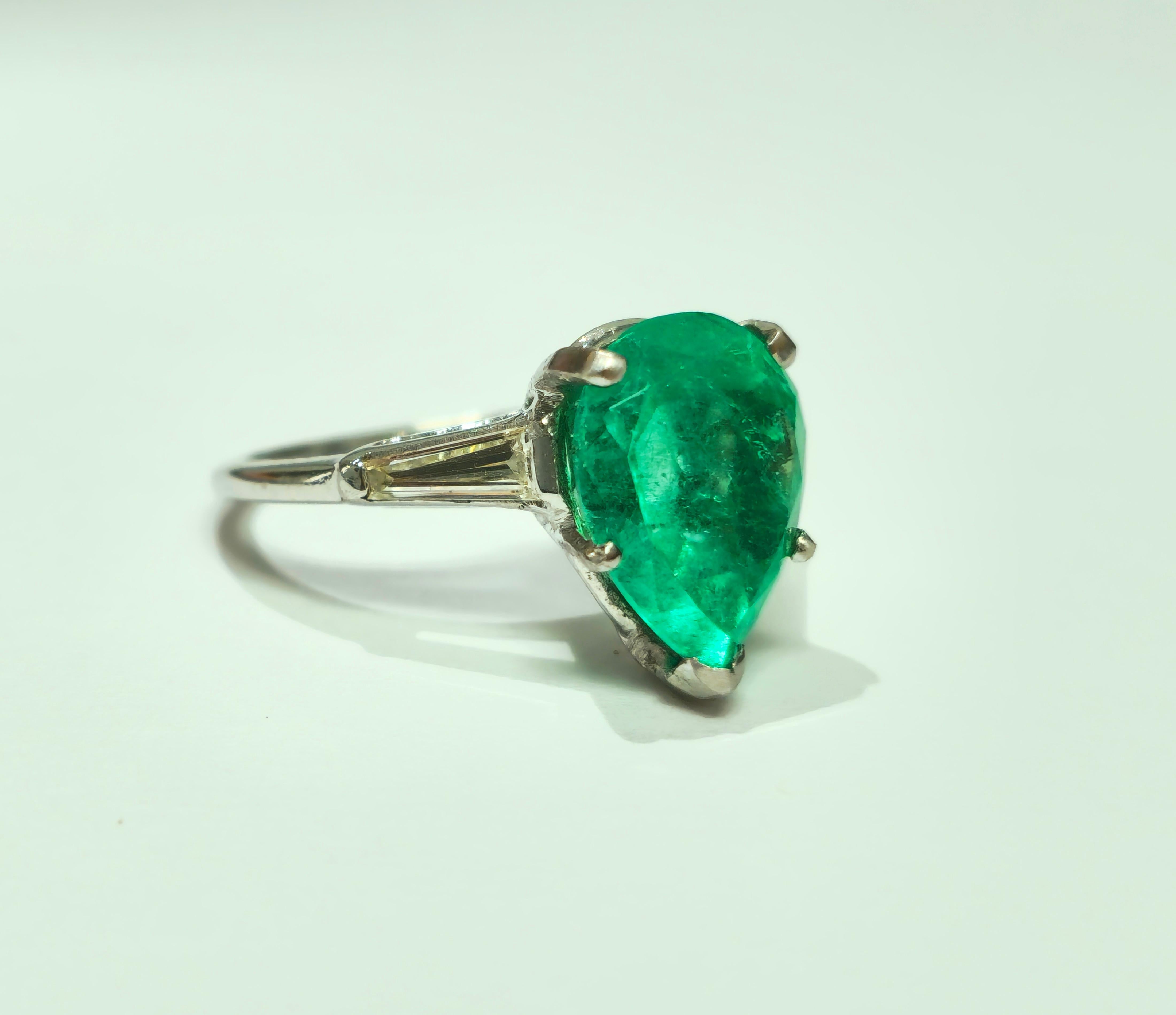 Medieval Vintage Emerald & Diamond Platinum Ring (Certified) For Sale
