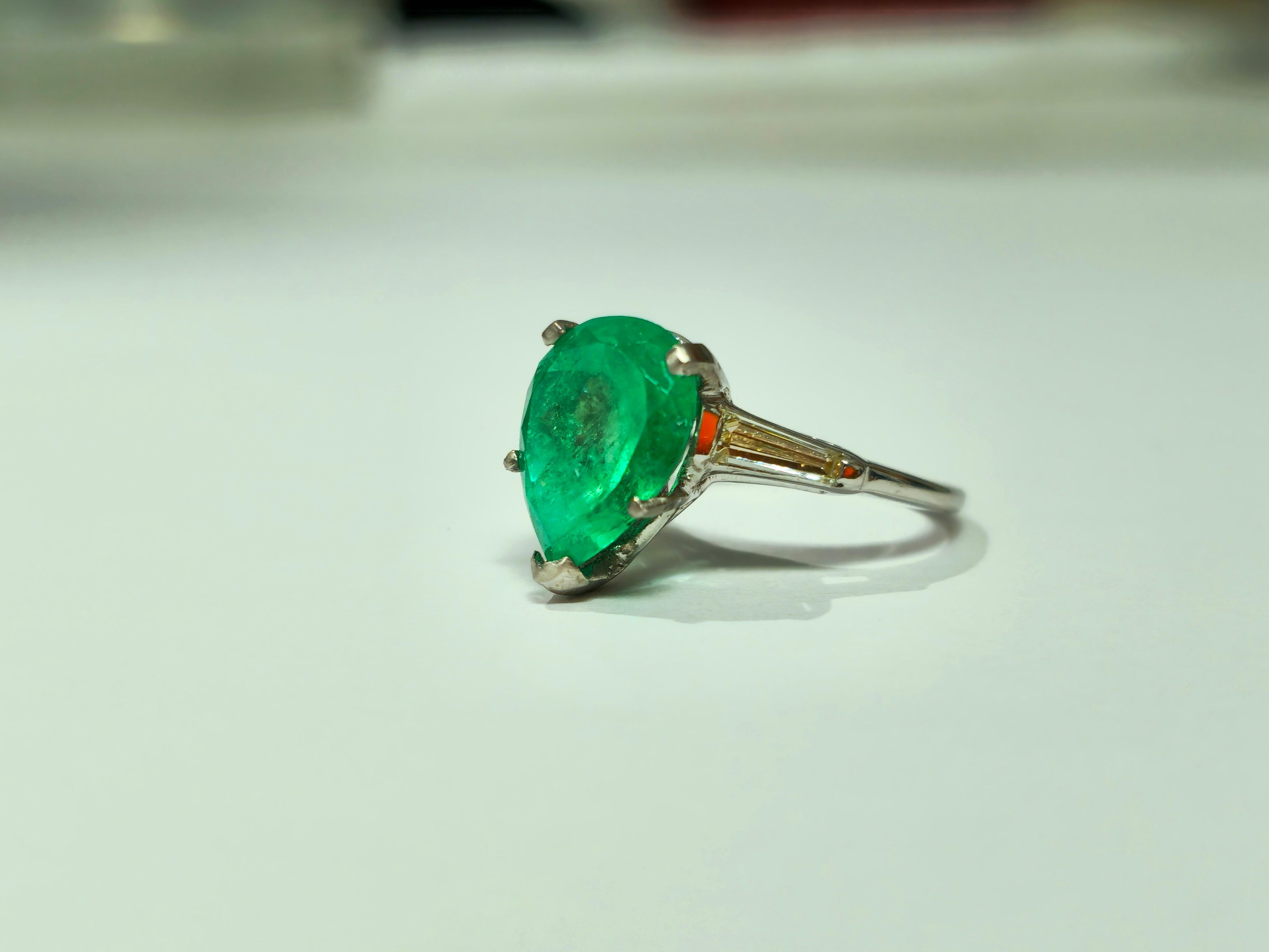 Pear Cut Vintage Emerald & Diamond Platinum Ring (Certified) For Sale