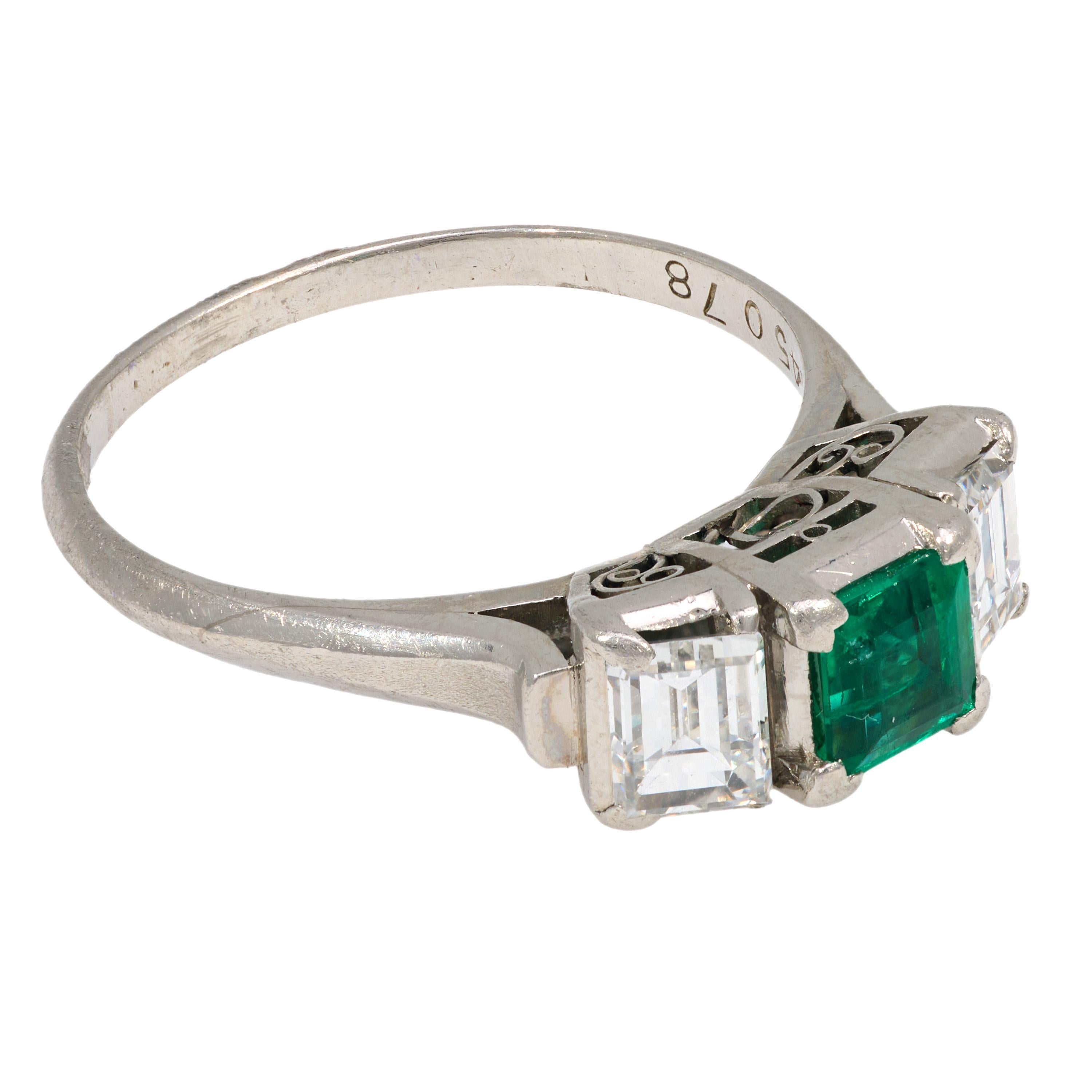 Vintage emerald diamond platinum three stone ring In Good Condition For Sale In Beverly Hills, CA