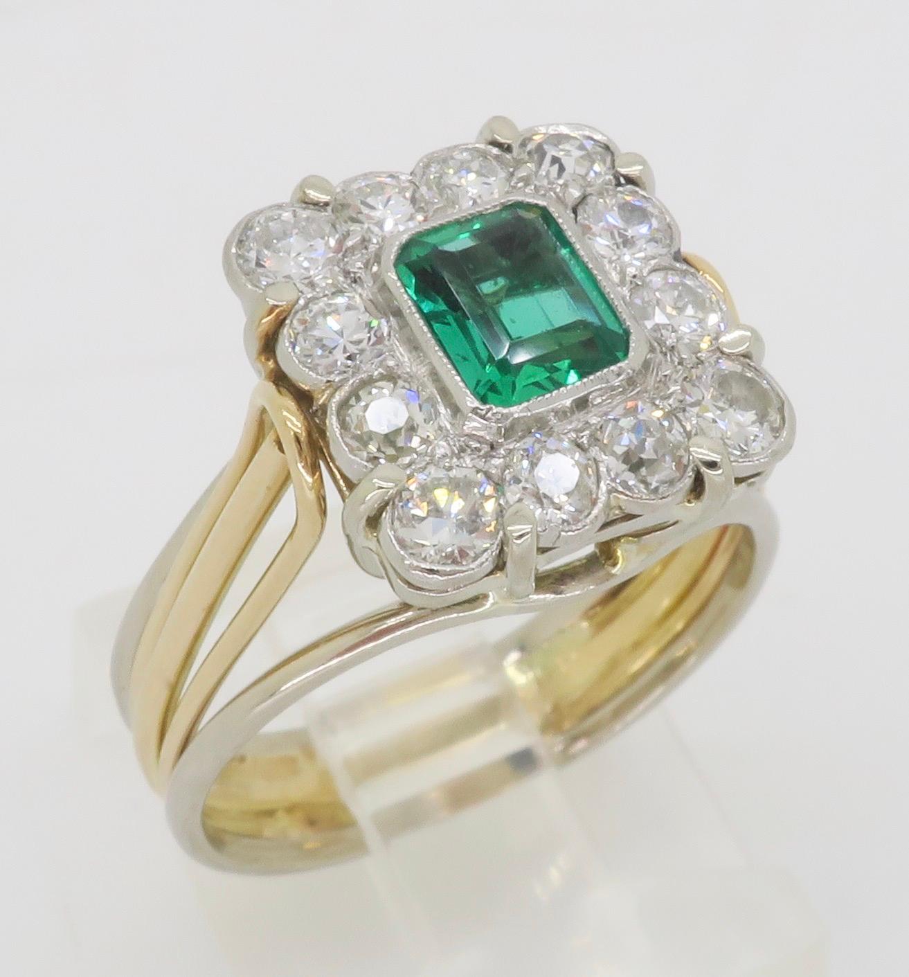 Vintage-Ring mit Smaragd und Diamant aus Platin und 18 Karat Gold, gefertigt  im Angebot 6