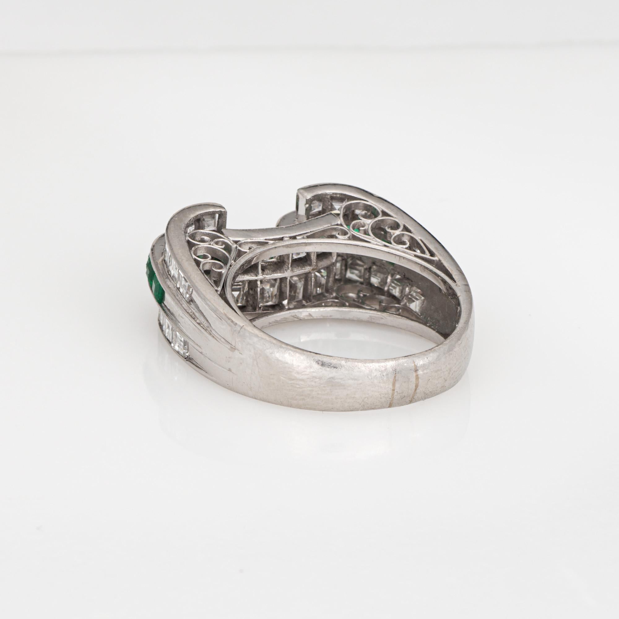 Anillo Vintage Esmeralda Diamante Scrolled S 6 Banda Platino Estate Fine Jewelry en Bueno estado para la venta en Torrance, CA