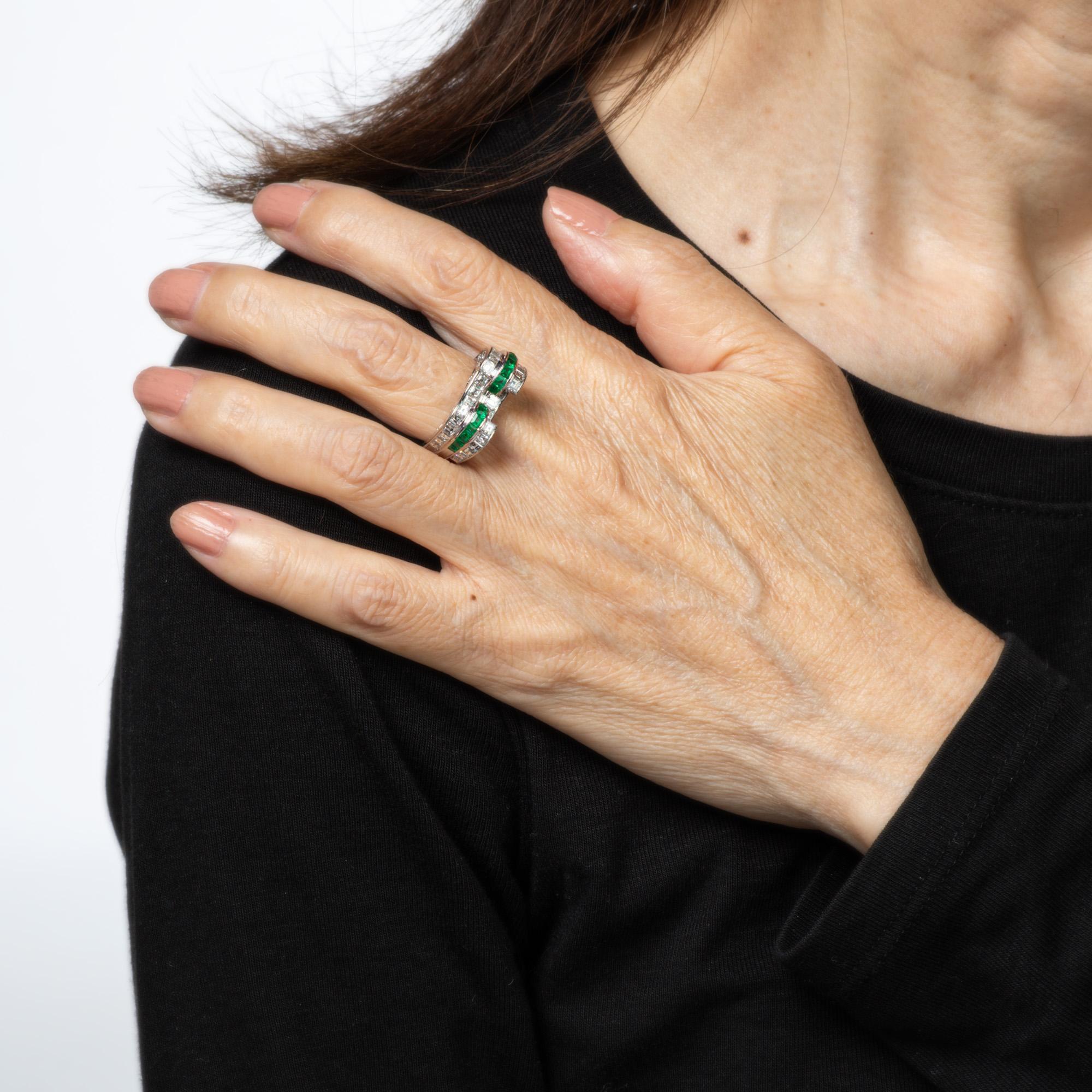 De las mujeres Anillo Vintage Esmeralda Diamante Scrolled S 6 Banda Platino Estate Fine Jewelry en venta