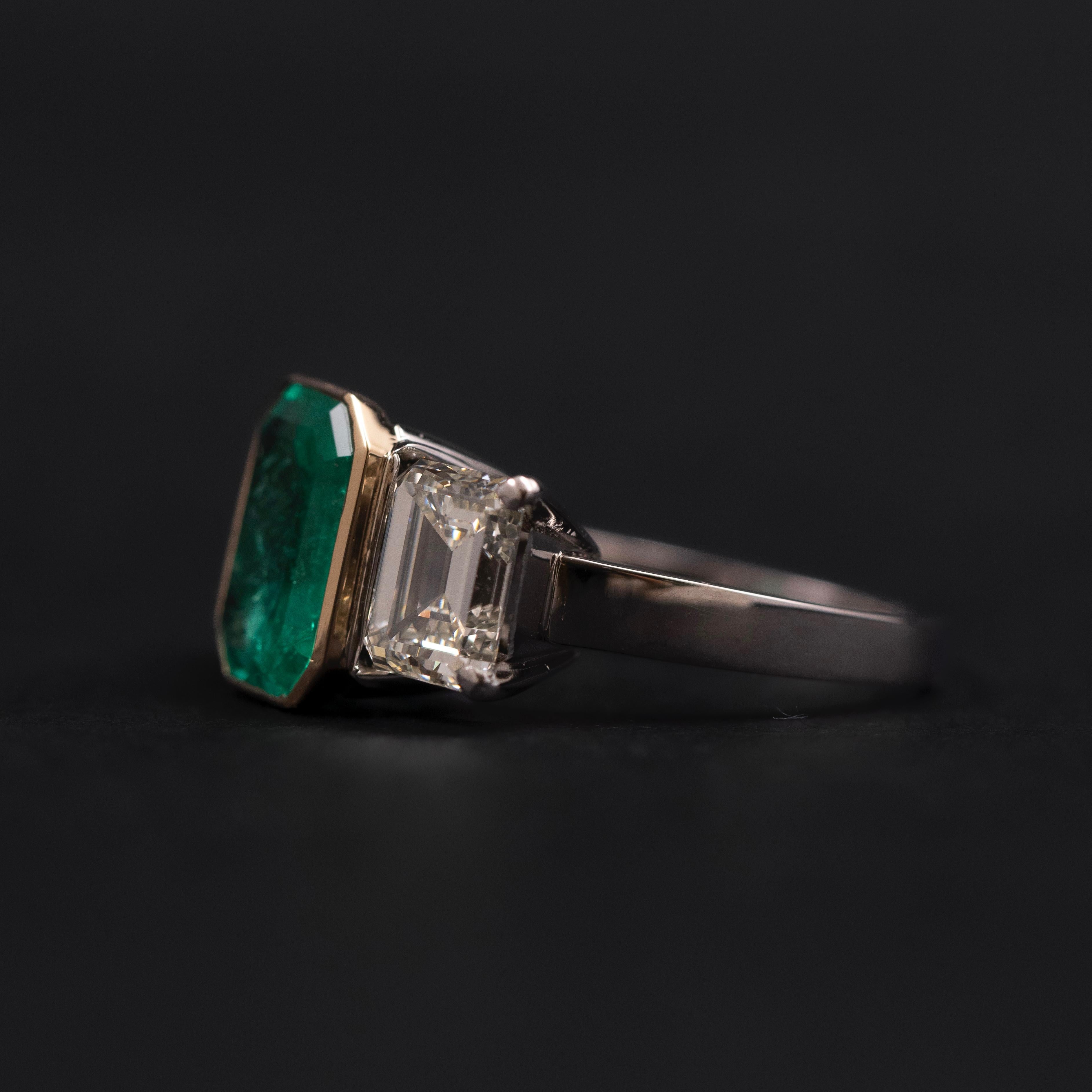 Vintage Emerald Diamond Three Stone Engagement Ring Platinum Yellow Gold in vendita 1