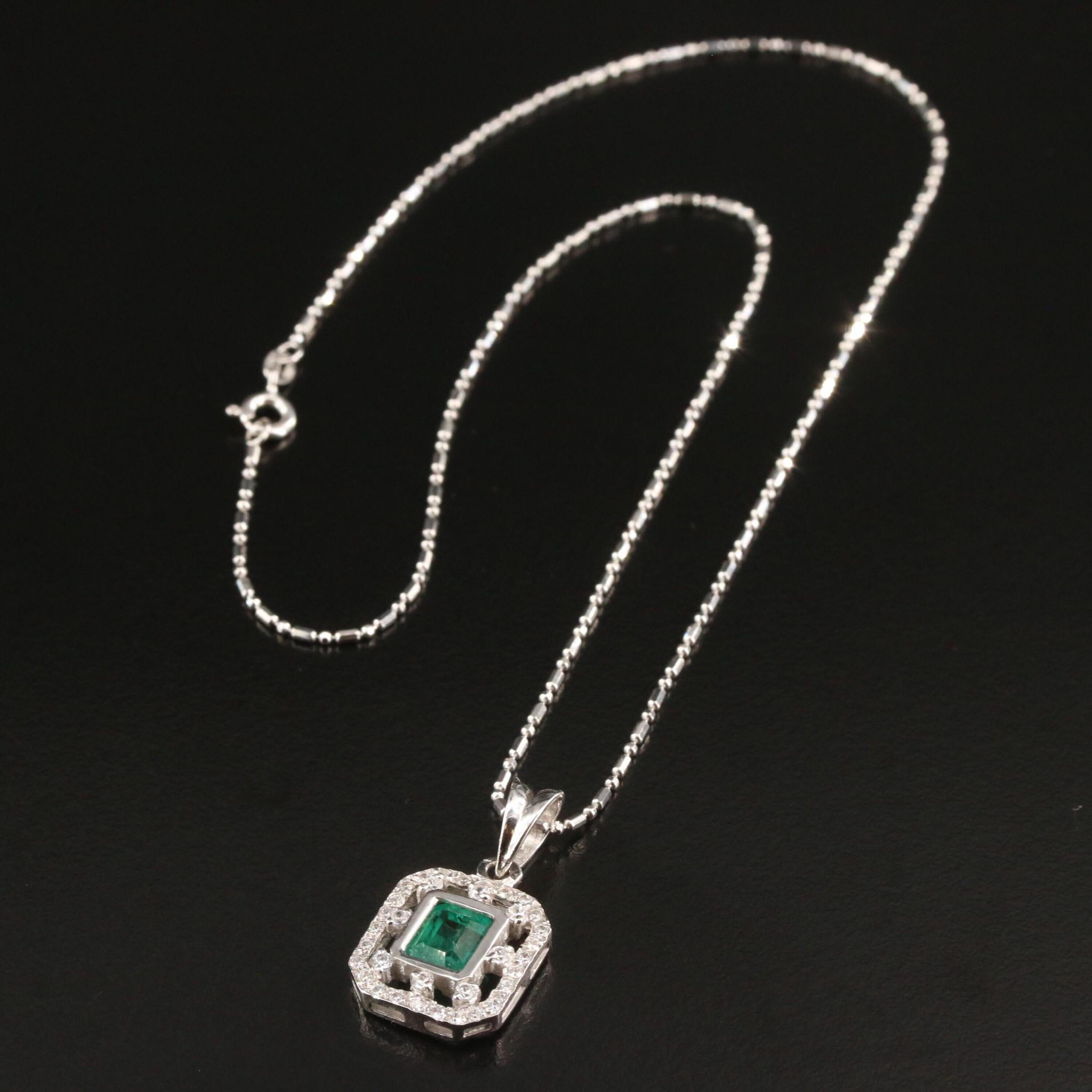 Vintage Emerald Diamonds Bridal Pendant Necklace, Natural Emerald In New Condition For Sale In Orlando, Florida