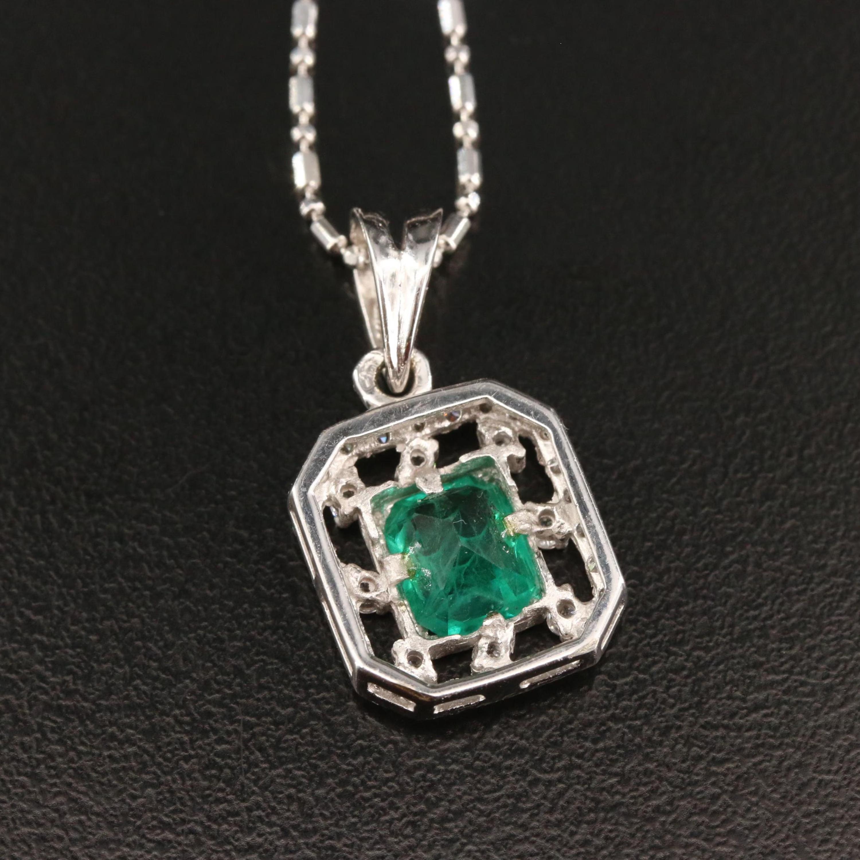 Vintage Emerald Diamonds Bridal Pendant Necklace, Natural Emerald For Sale 1