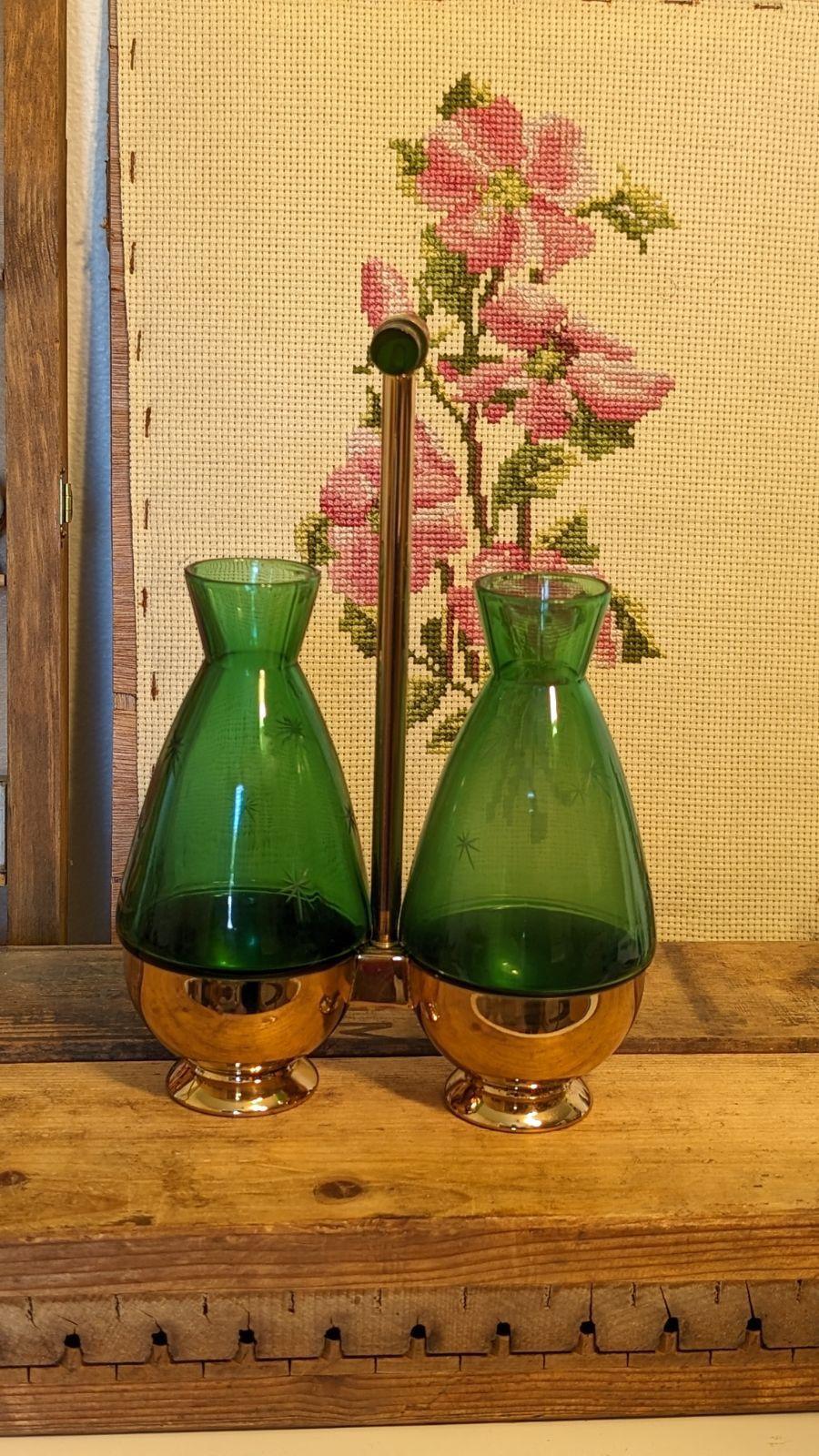 By National Silver Co crust holder brass green glass mid Century Modern. Set of 2 glasses. Vintage condition as Pictured.?Listing is for described item only. Online purchase only.

Dimensions. 6.5”W ; 3”D ; 9.25”H