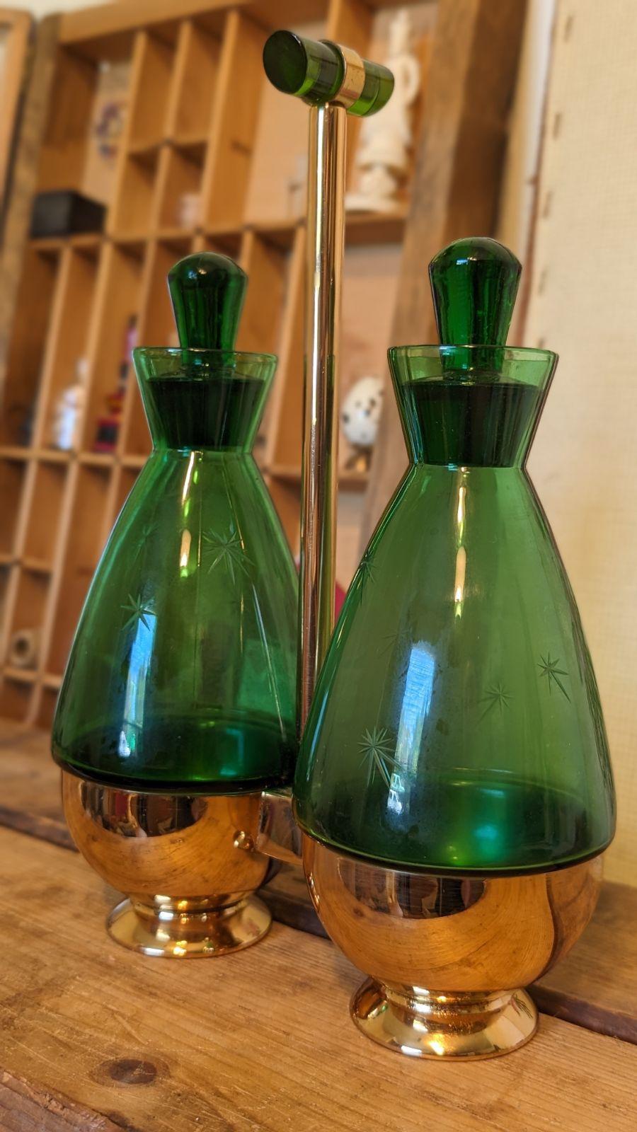 Vintage Emerald Glo Art Deco mid century modern Glasses set. For Sale 1