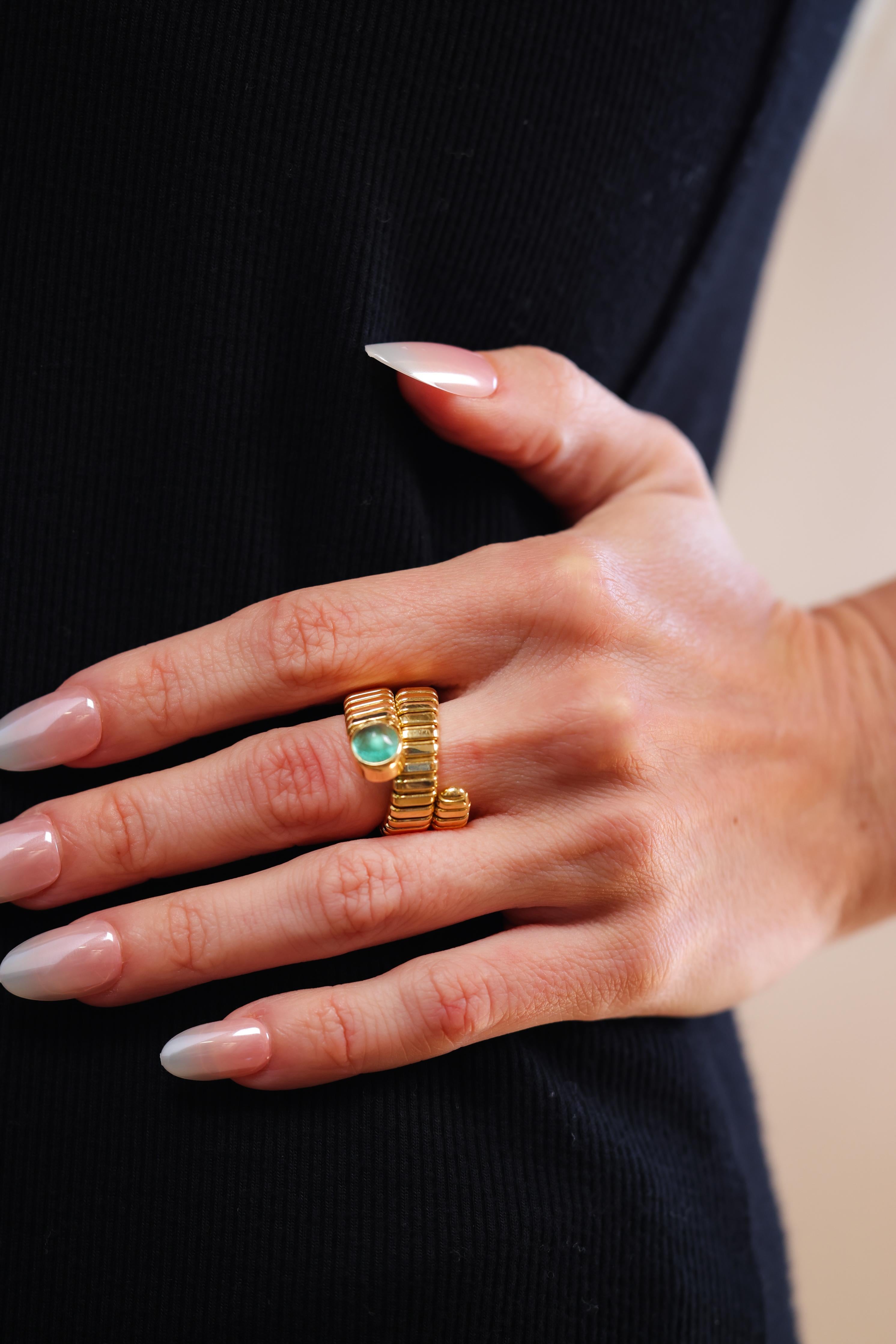 Taille cabochon Vintage Emerald Gold Tubogas Snake Ring en vente