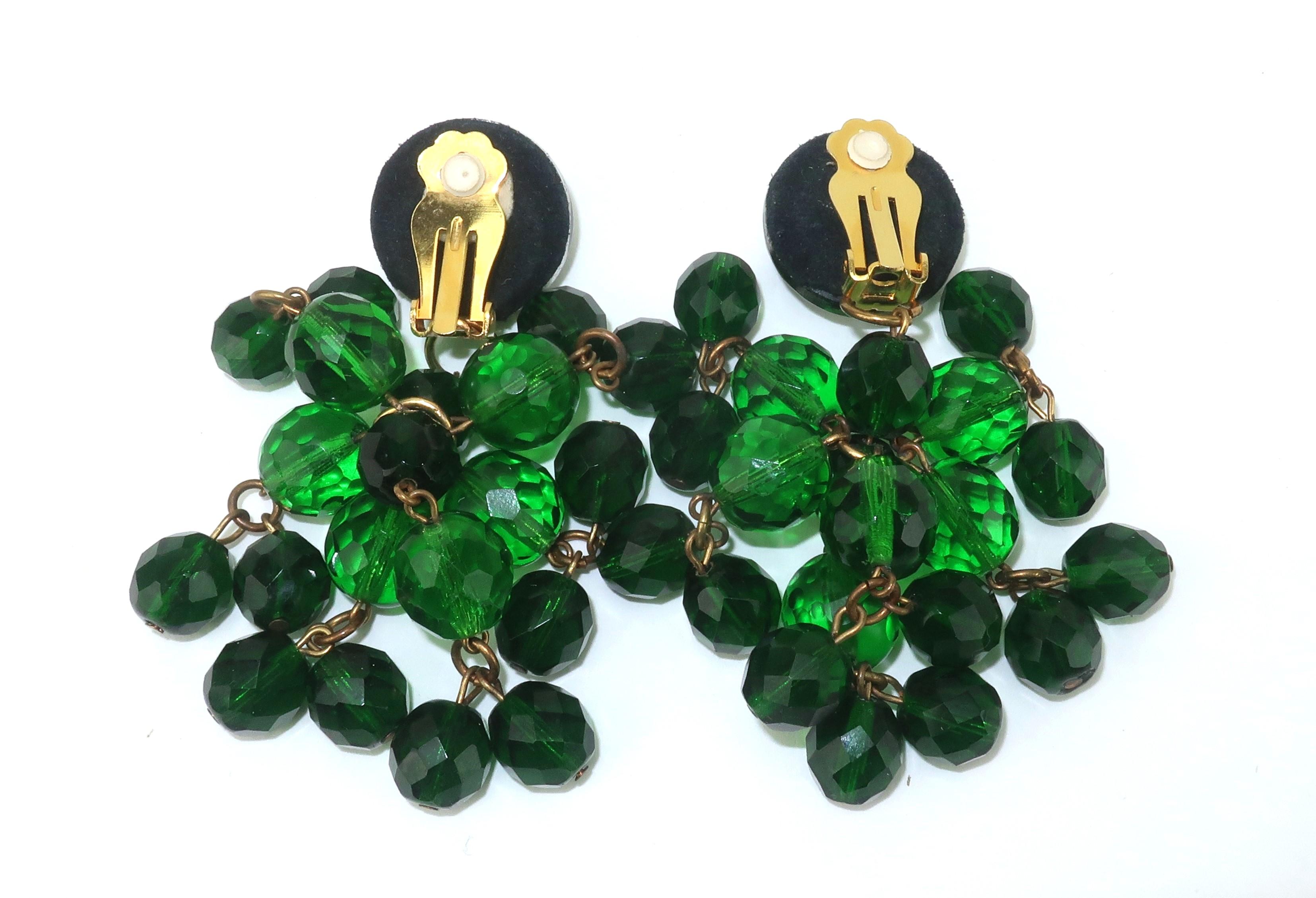 Vintage Emerald Green Acryl Lucite Kronleuchter Ohrringe im Angebot 2