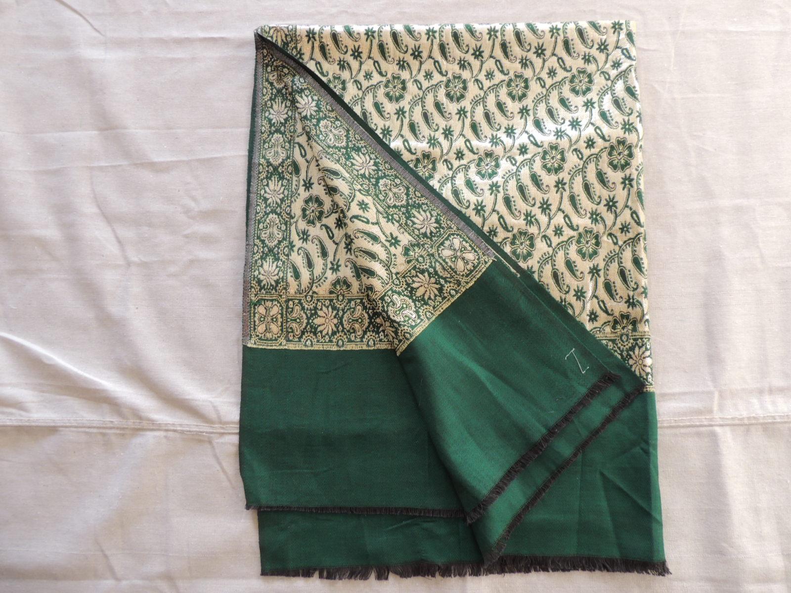 Vintage emerald green and gold Indian woven paisley shawl.
Or table runner.
Size: 77