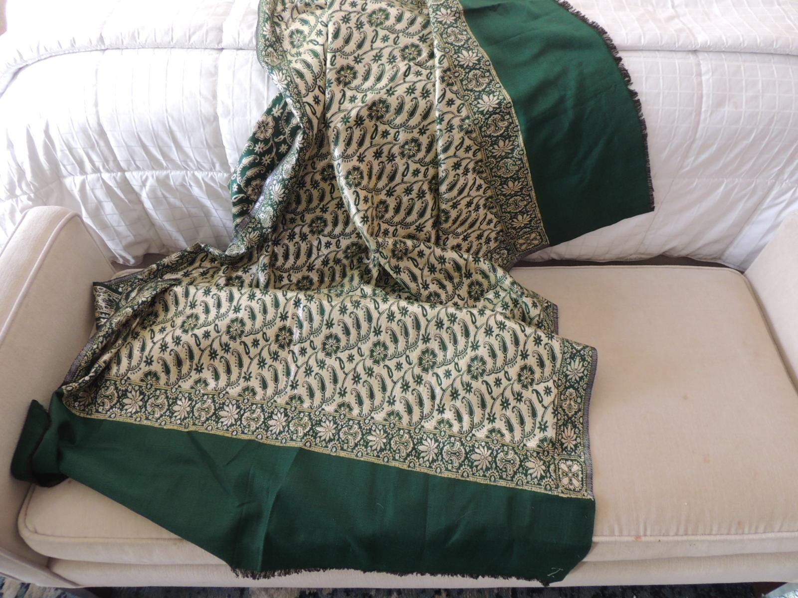 Vintage Emerald Green and Gold Indian Woven Paisley Shawl In Good Condition In Oakland Park, FL
