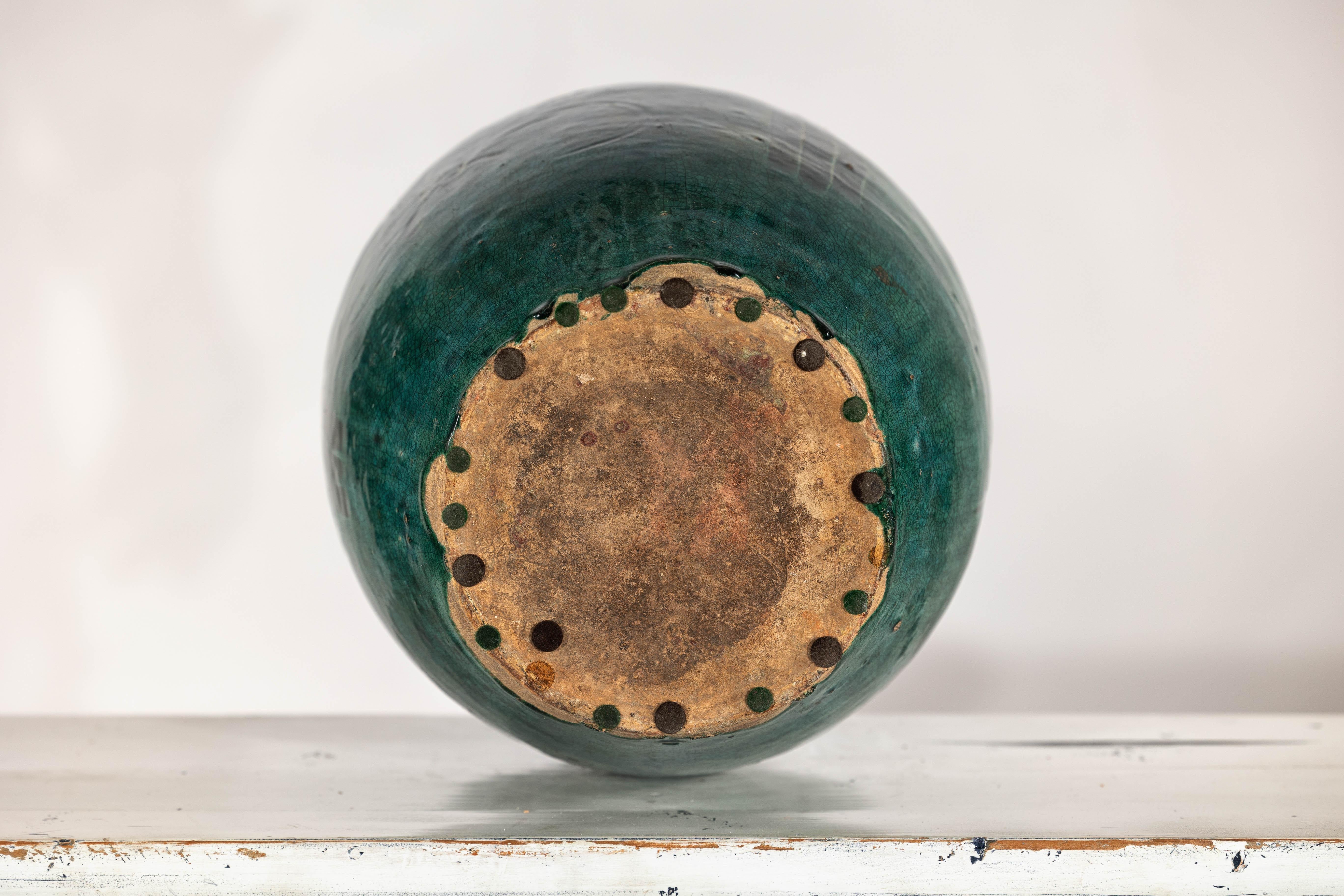 Vaso d'epoca in ceramica verde smeraldo con calligrafia, fogliame e smalto craquelé in vendita 4