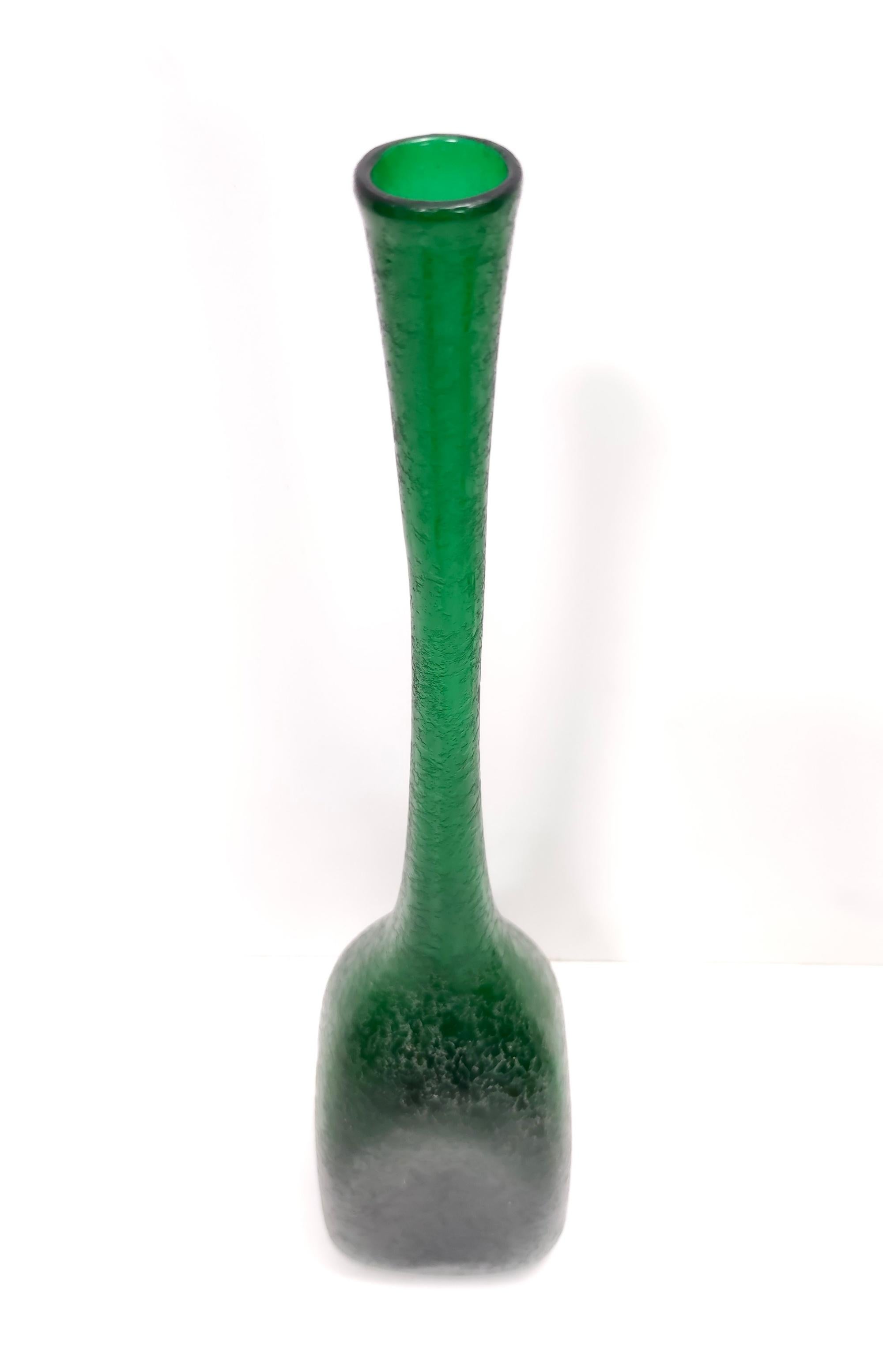 Vintage Emerald Green Corroso Murano Glass Vase by Seguso, Italy In Excellent Condition For Sale In Bresso, Lombardy