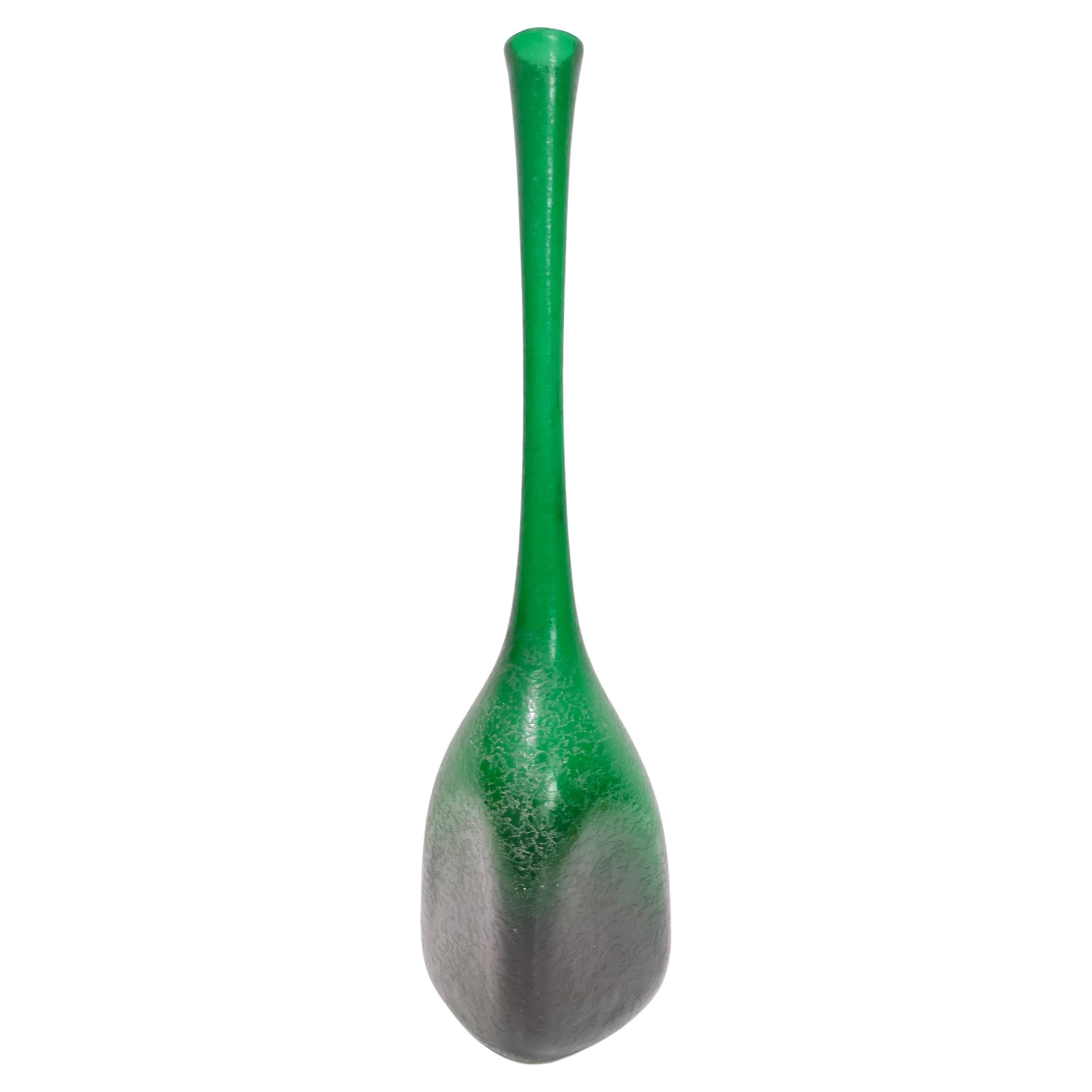 Jarrón vintage de cristal de Murano Corroso verde esmeralda de Seguso, Italia en venta
