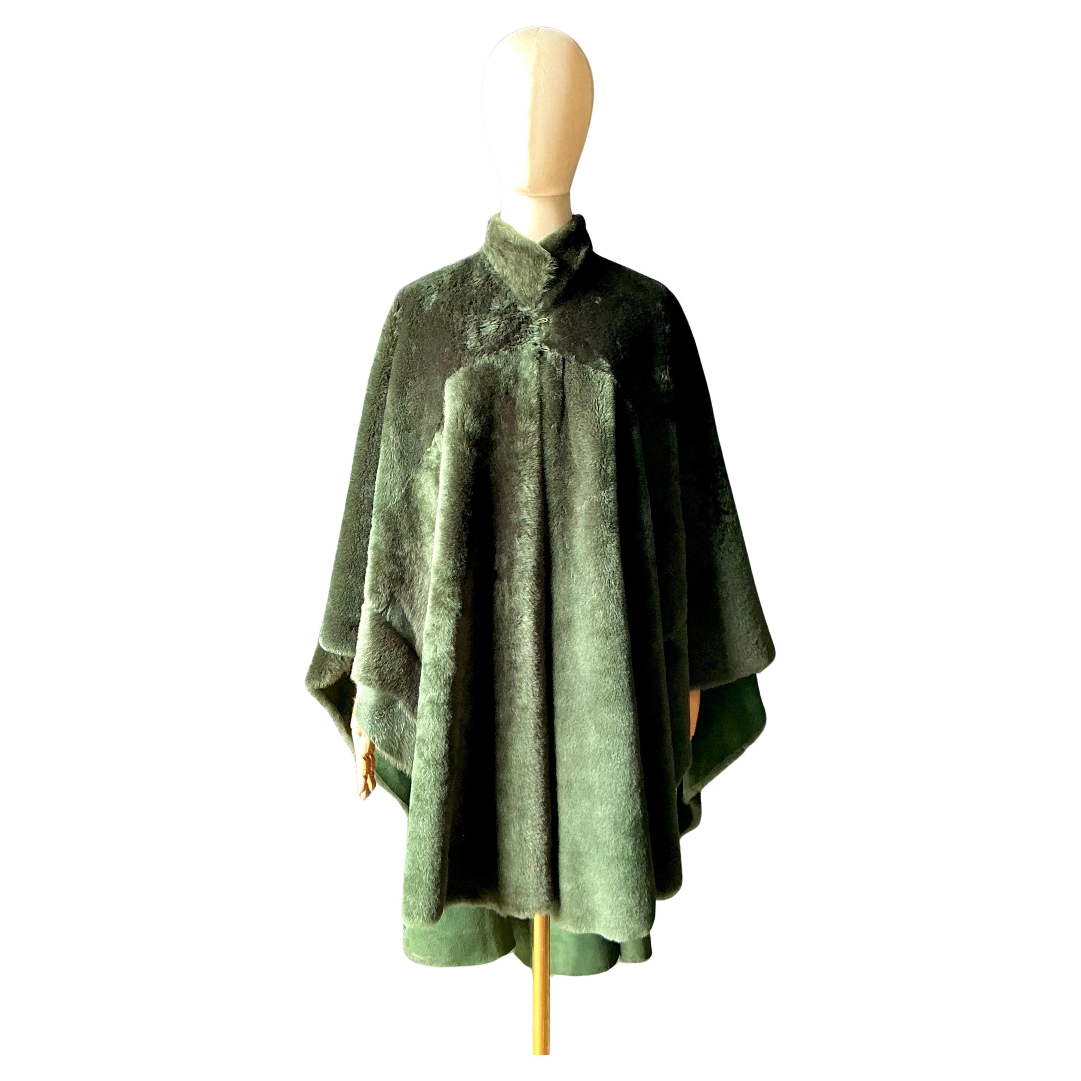 Mantello vintage in pelliccia sintetica e pelle scamosciata color verde smeraldo