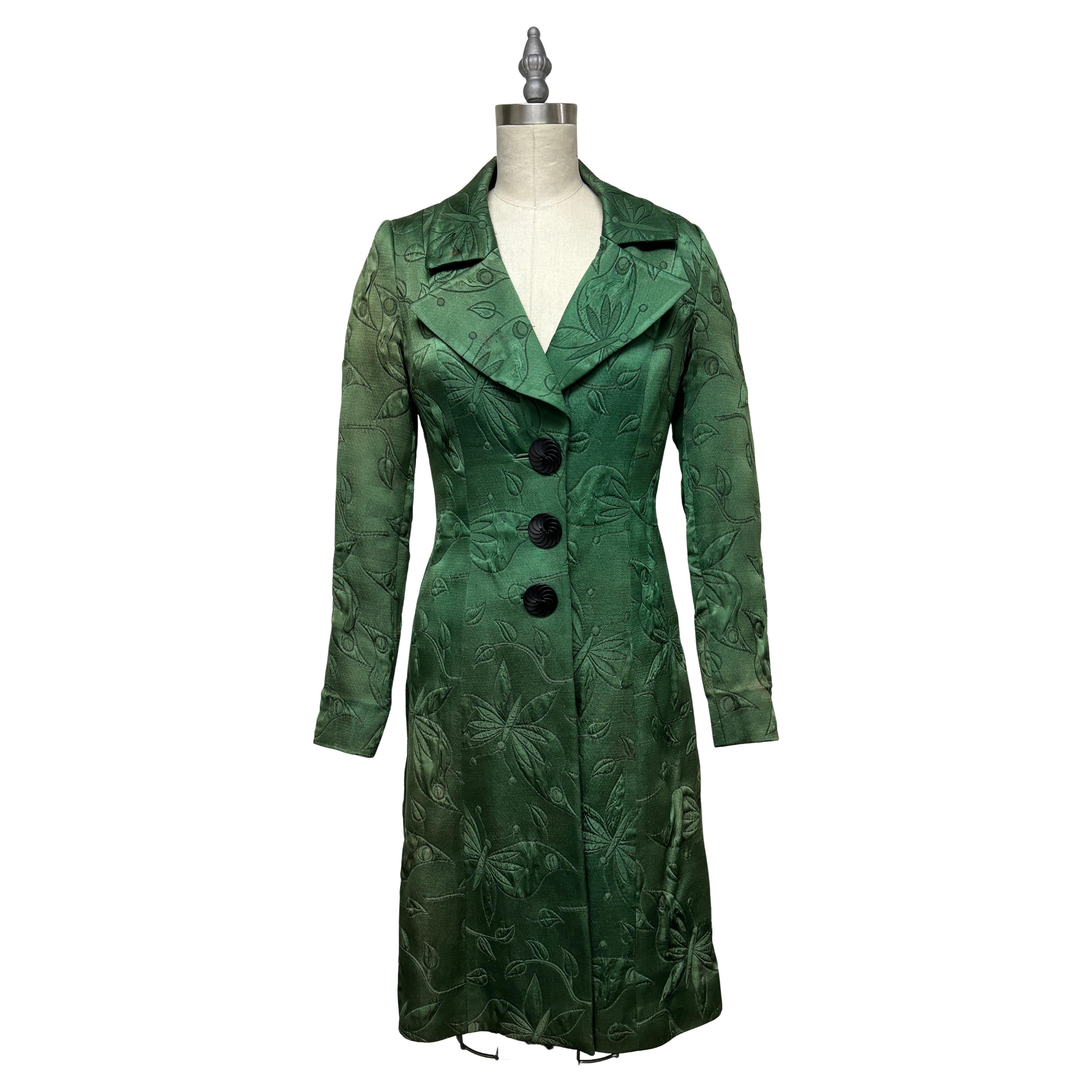 Manteau matelassé vert émeraude vintage orné de trois  Boutons sculptés