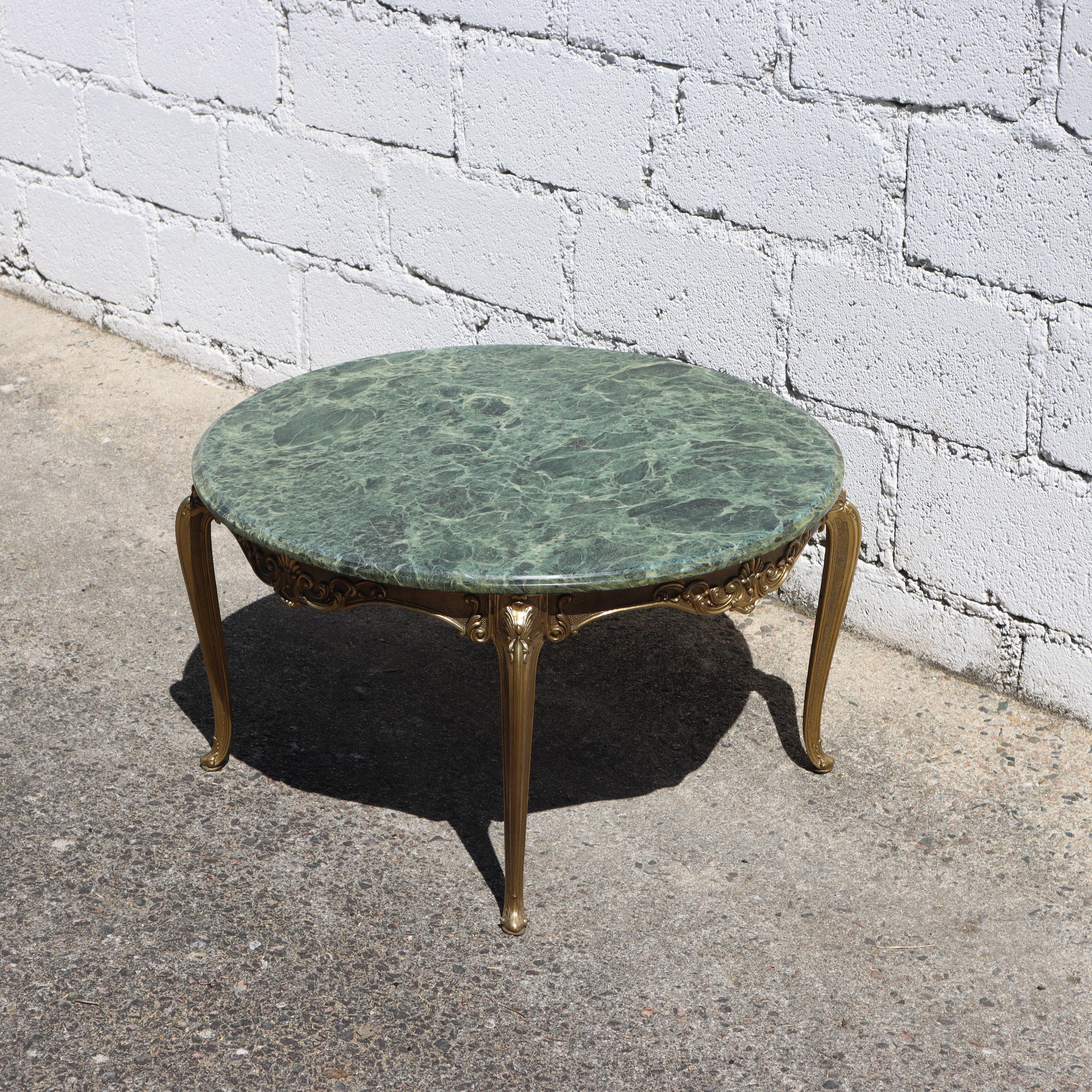 Cast Vintage emerald Marble and Brass Coffee Table-round Lounge Table-Style Louis XV For Sale