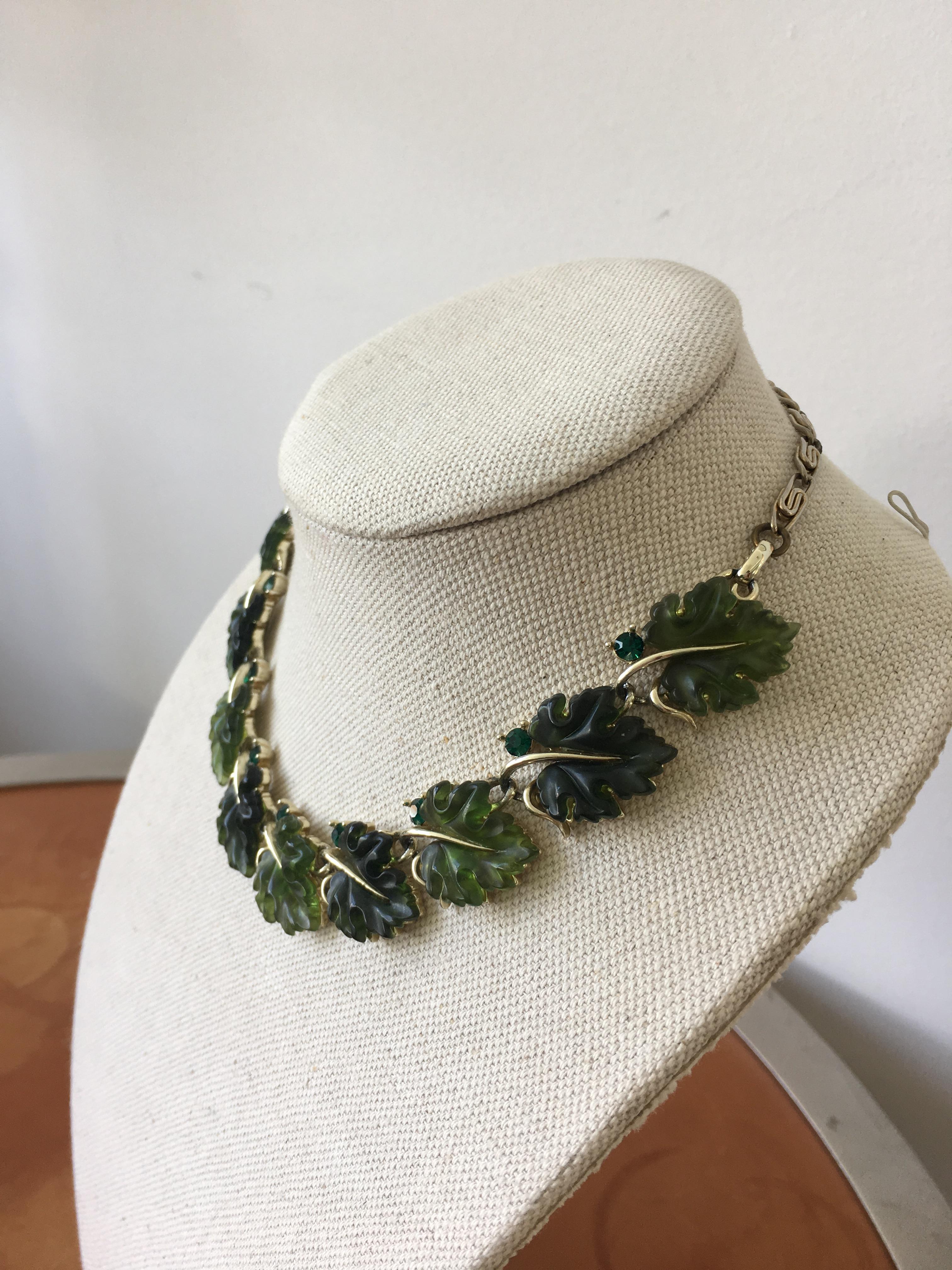 Smaragd-Eiche-Blatt-Halskette von Lisner, Vintage (Europäisch) im Angebot