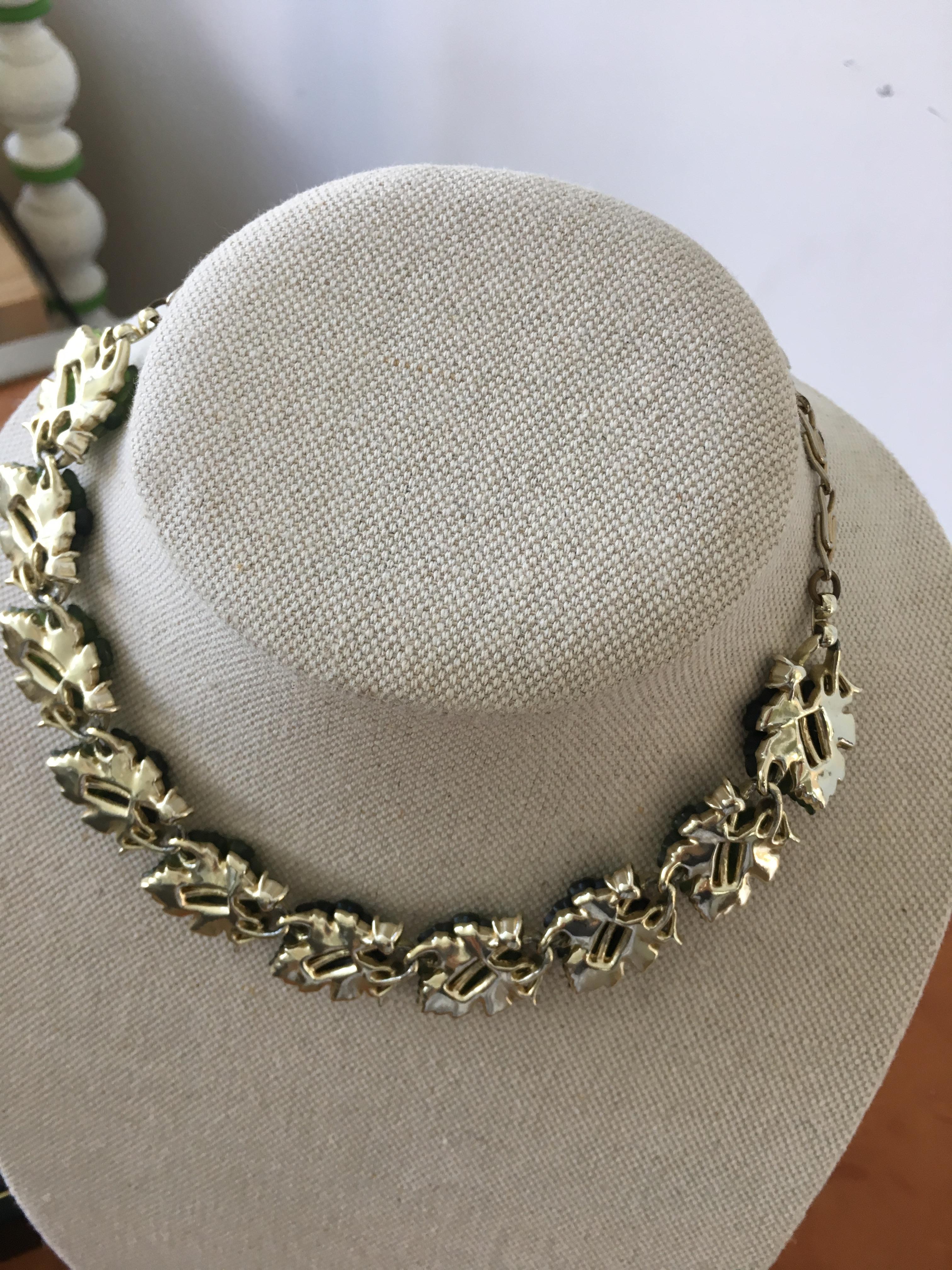 Smaragd-Eiche-Blatt-Halskette von Lisner, Vintage im Angebot 2