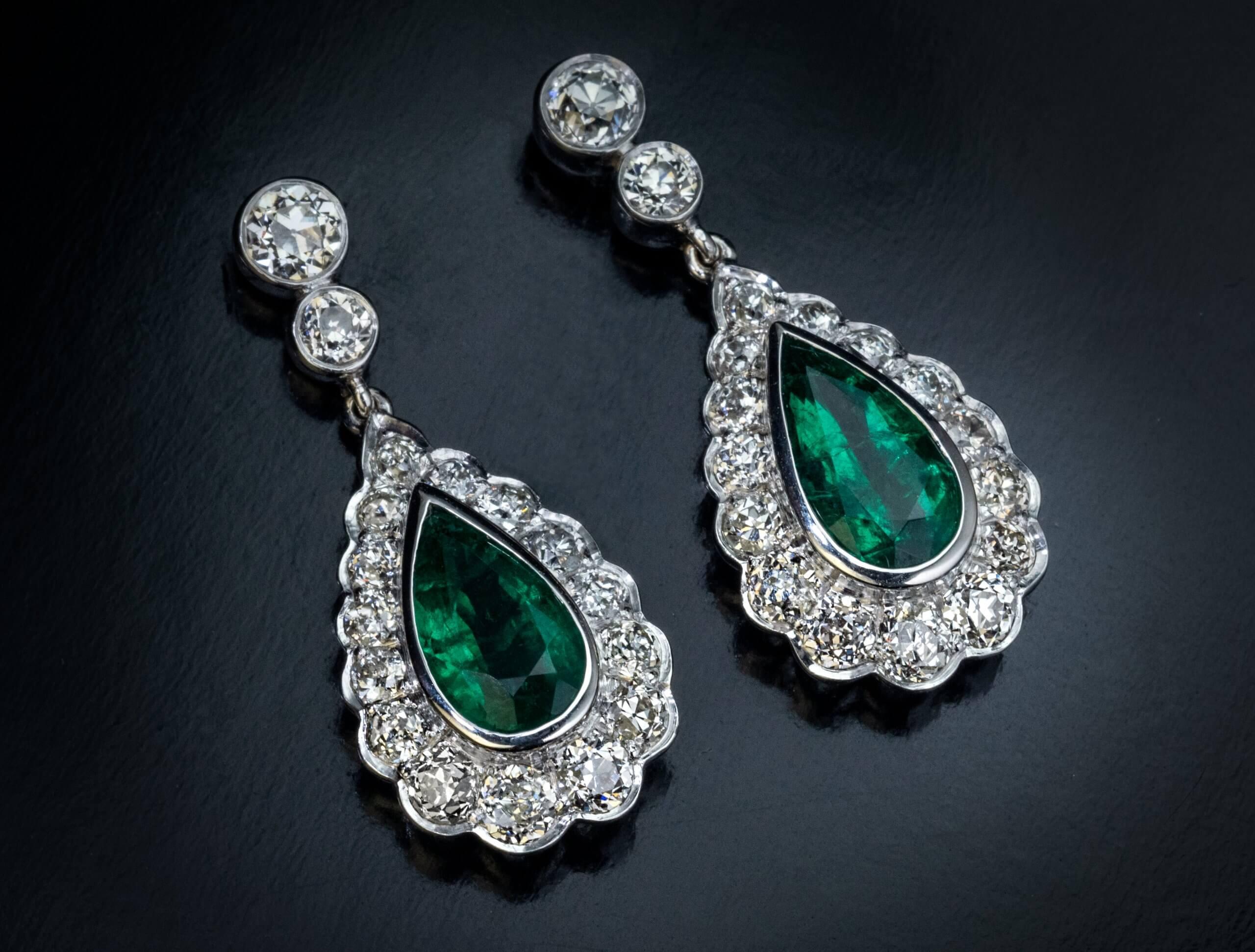 Vintage Emerald Old Cut Diamond White Gold Earrings In Excellent Condition For Sale In Chicago, IL