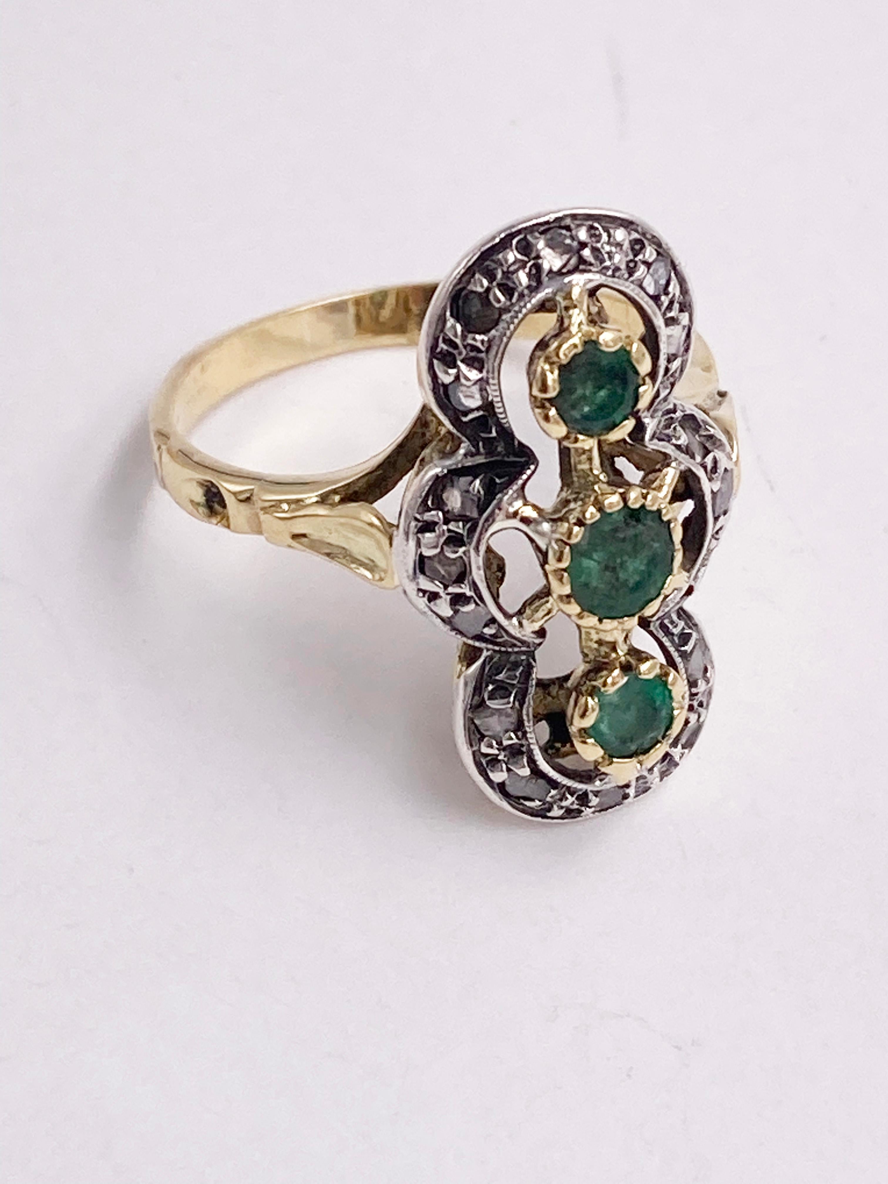Vintage Emerald old cut Diamonds Gold Ring In Good Condition In Rome, IT