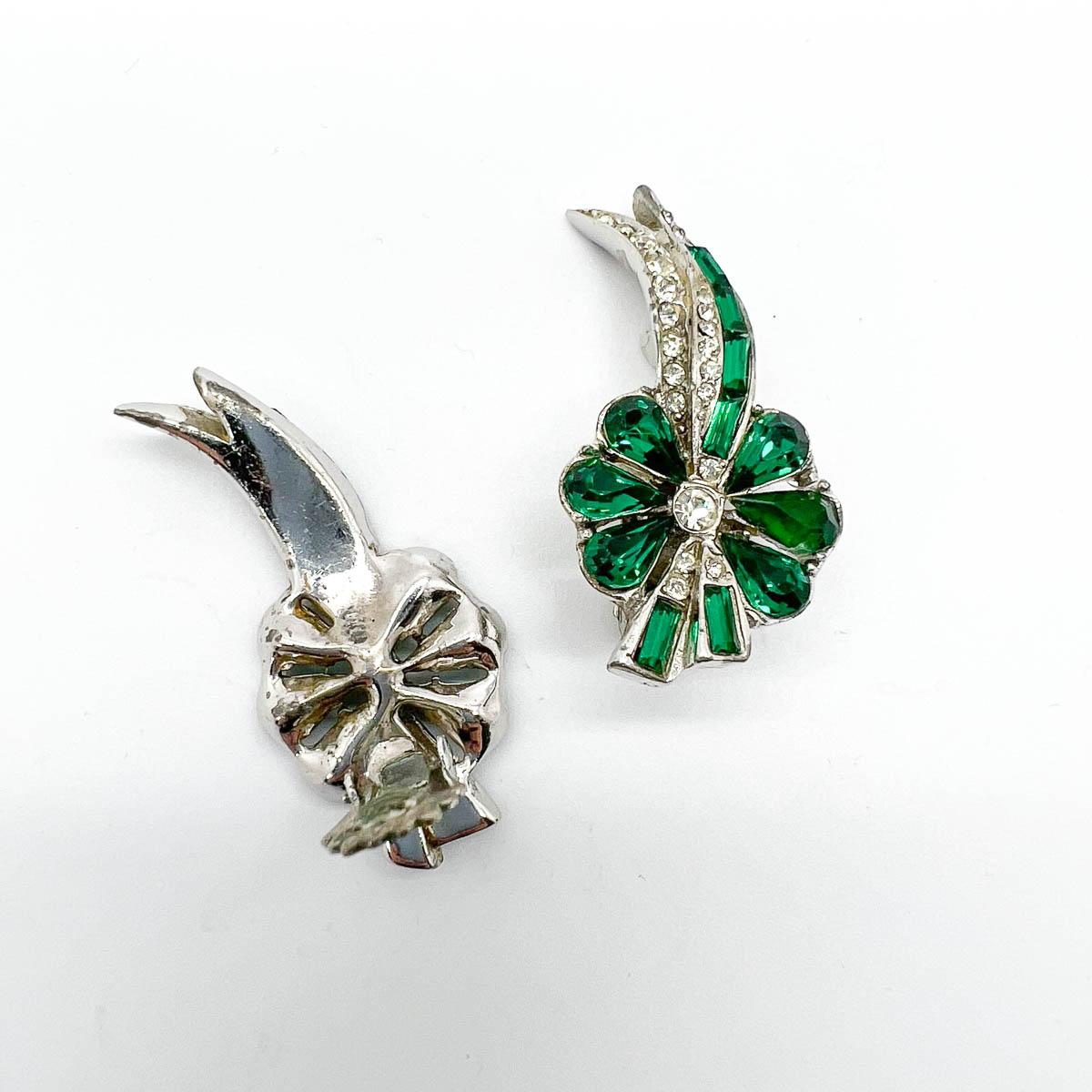 Women's Vintage Emerald Paste Floral Earrings 1950s For Sale