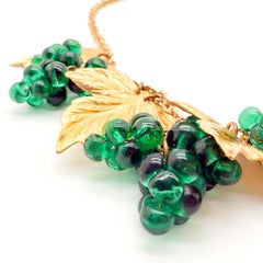 Vintage Emerald Poured Glass Grapevine Necklace 1940s